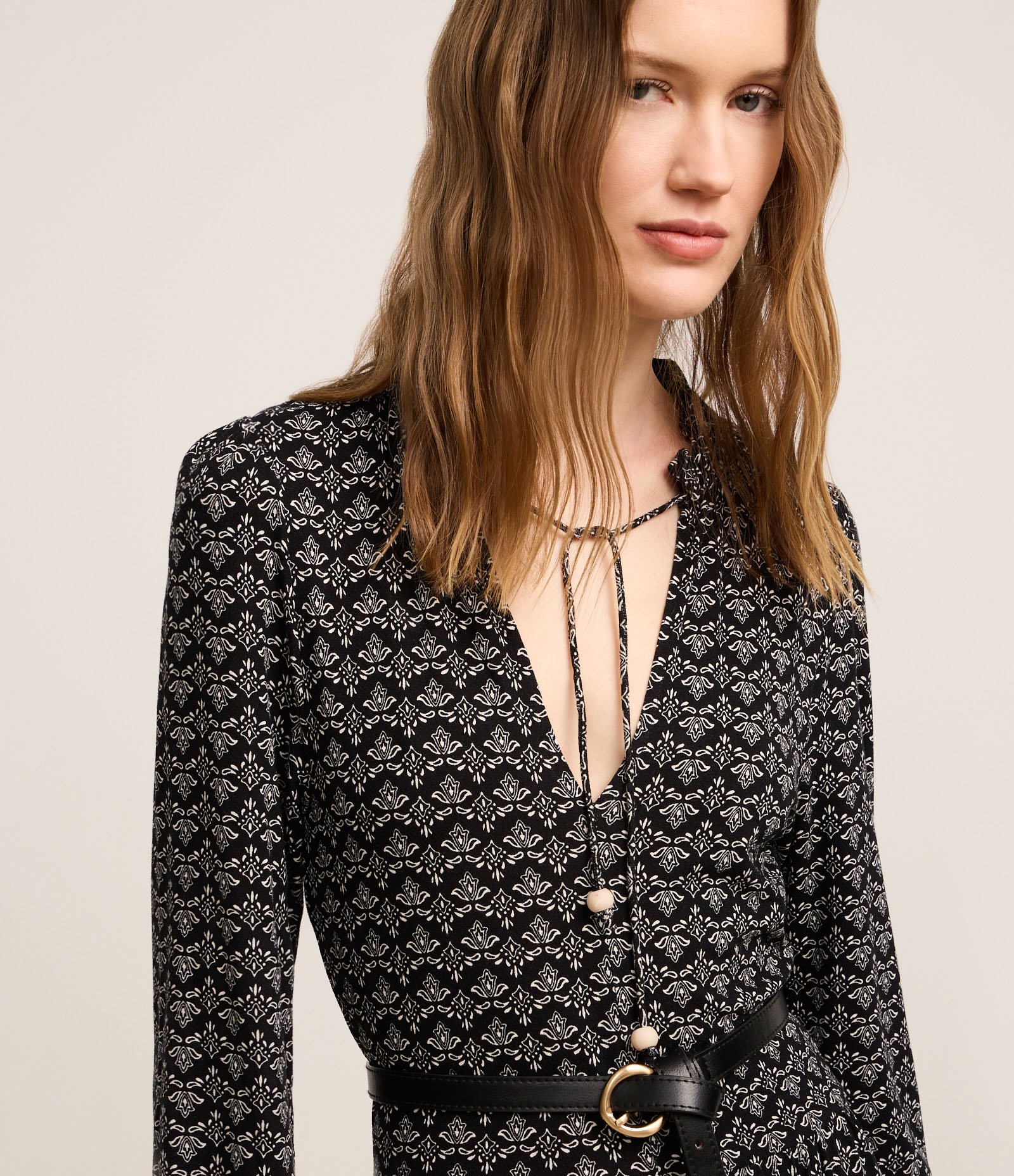 Vestido Evasê Midi em Viscose com Frufru e Estampa Floral Preto 3