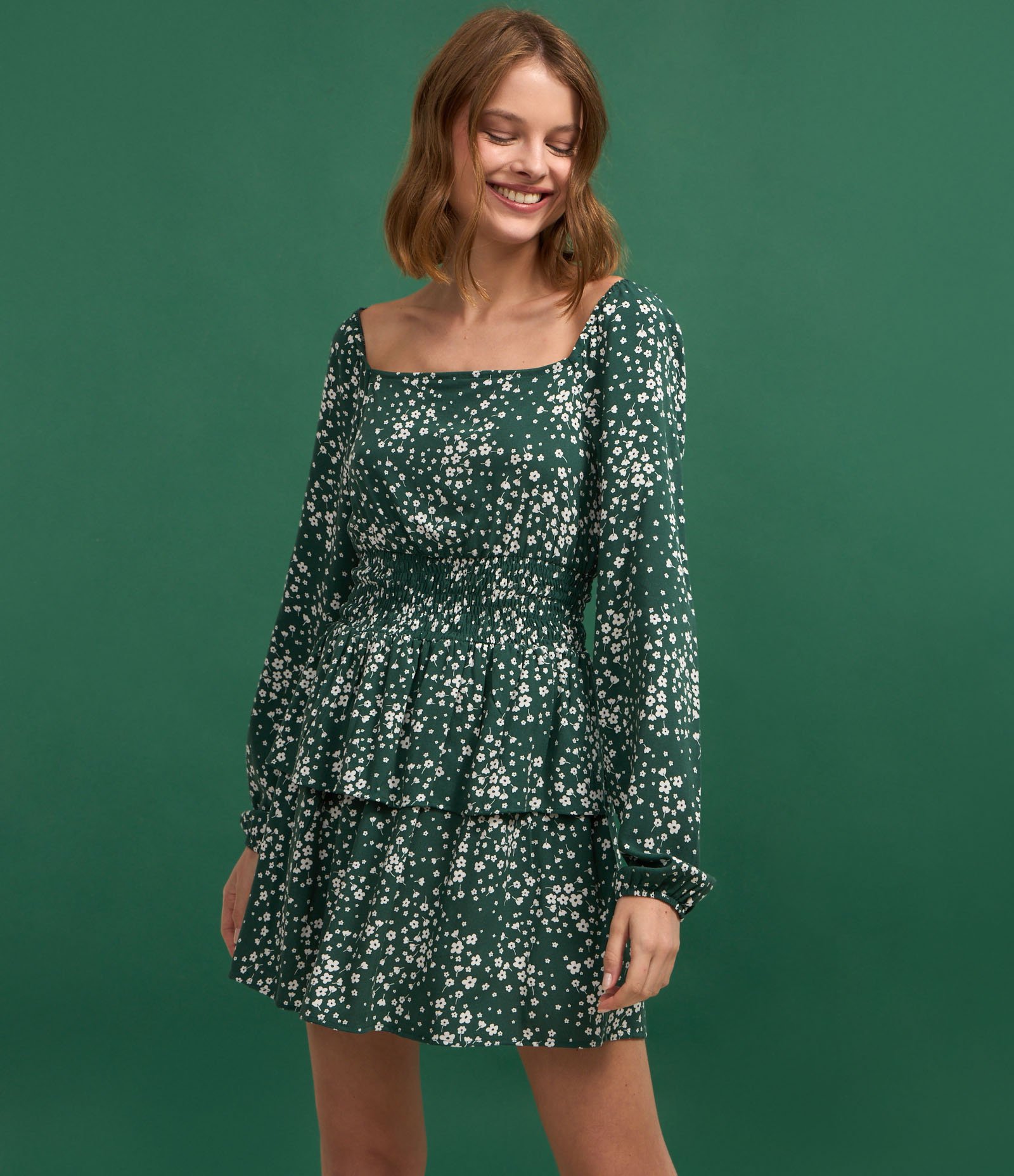 Vestido Curto em Viscose Floral Liberty com Lastex e Babado Verde 4