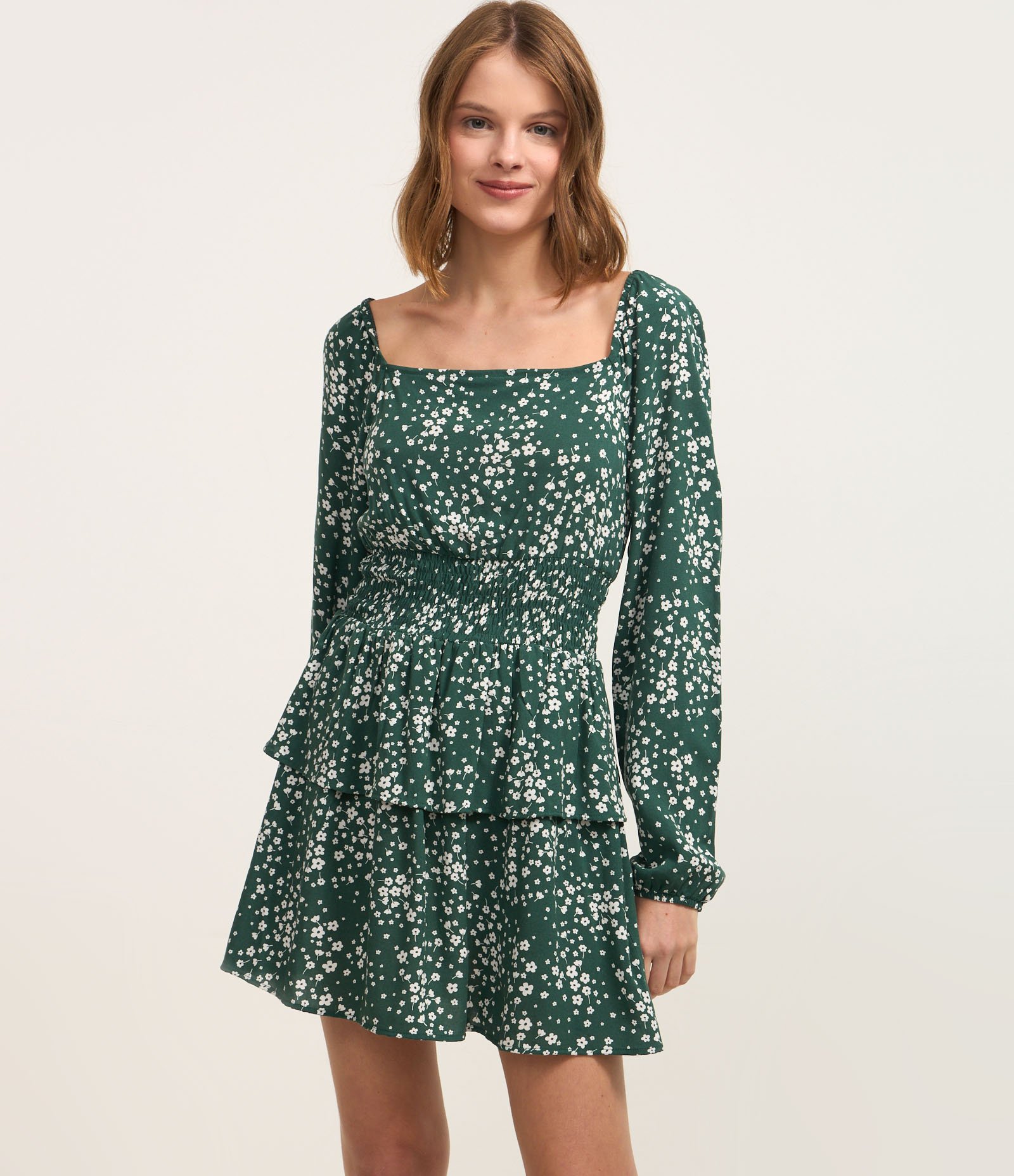 Vestido Curto em Viscose Floral Liberty com Lastex e Babado Verde 1