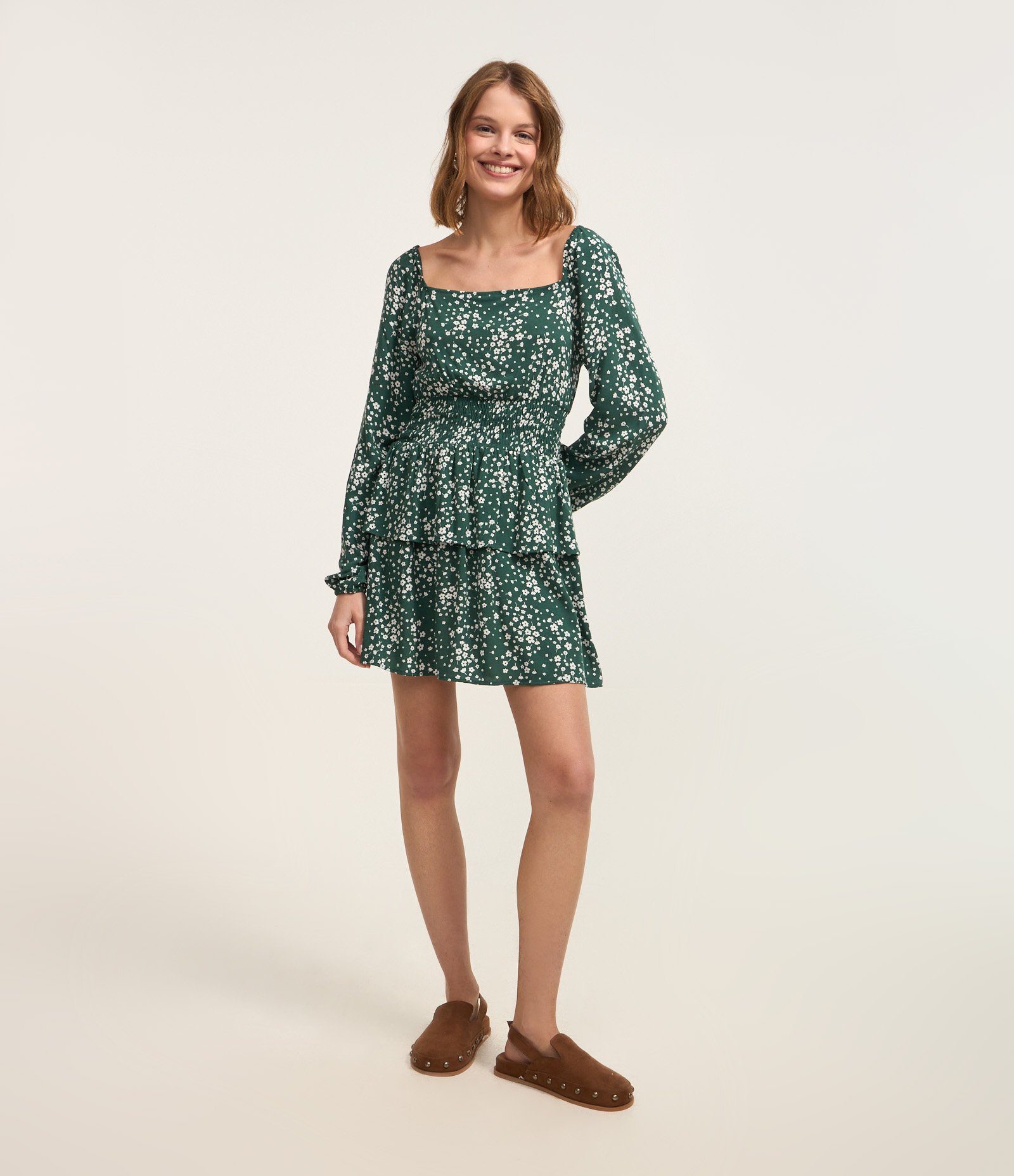 Vestido Curto em Viscose Floral Liberty com Lastex e Babado Verde 2