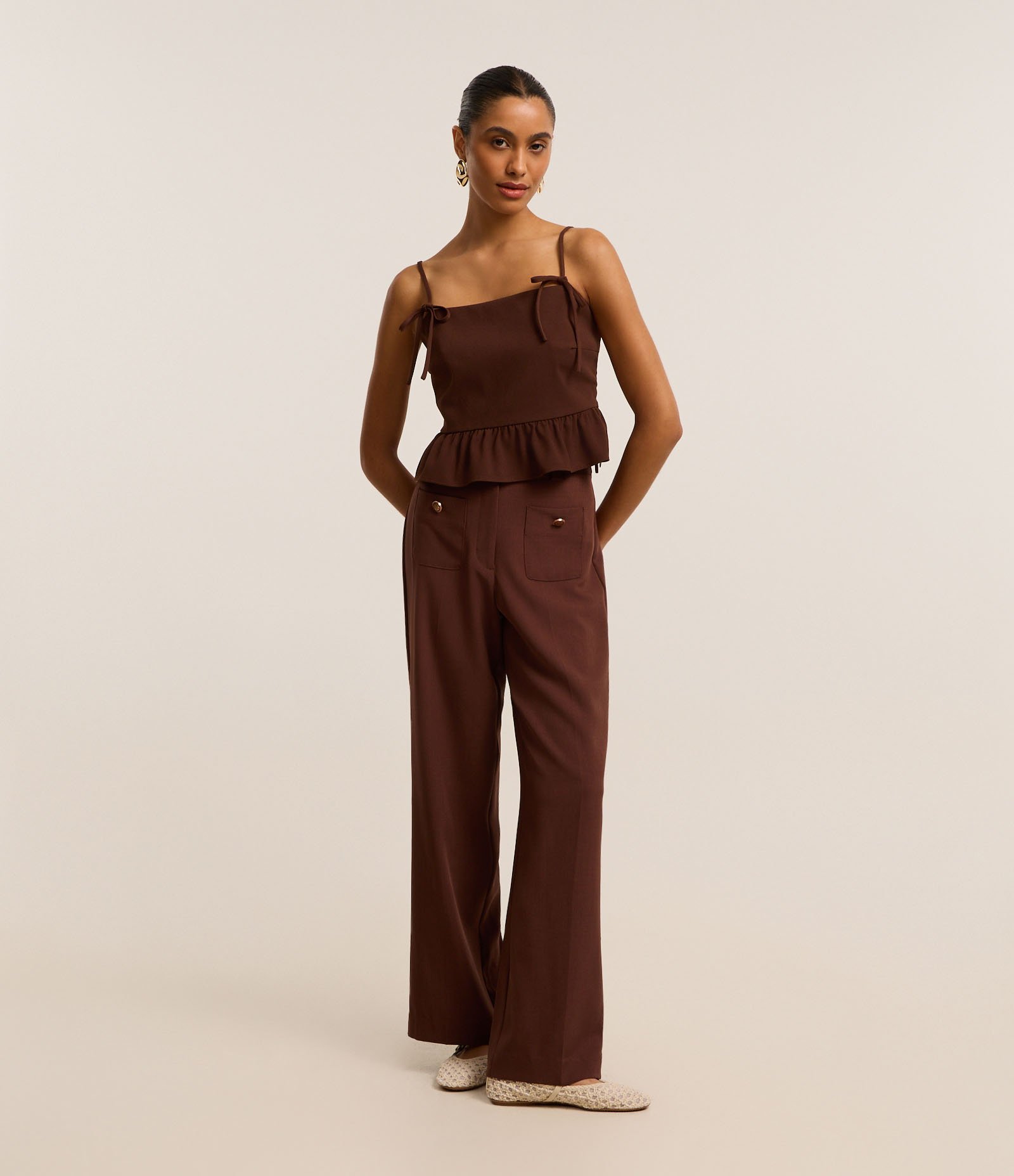 Blusa Peplum em Crepe com Alça de Laço e Babado na Barra Marrom 2