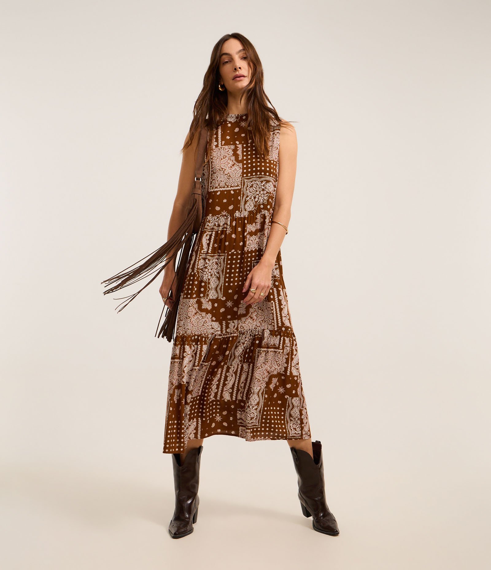 Vestido Midi em Viscose com Estampa Paisley Marrom 1