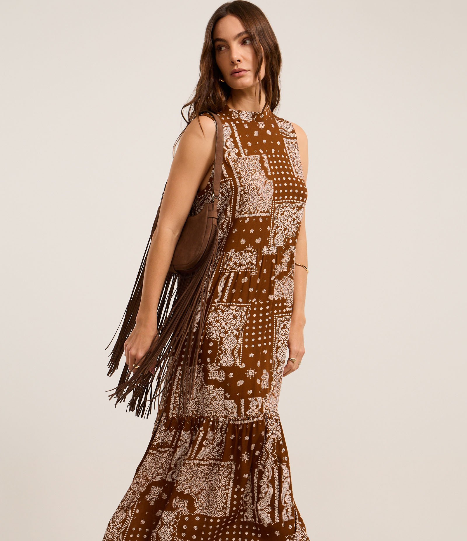 Vestido Midi em Viscose com Estampa Paisley Marrom 2