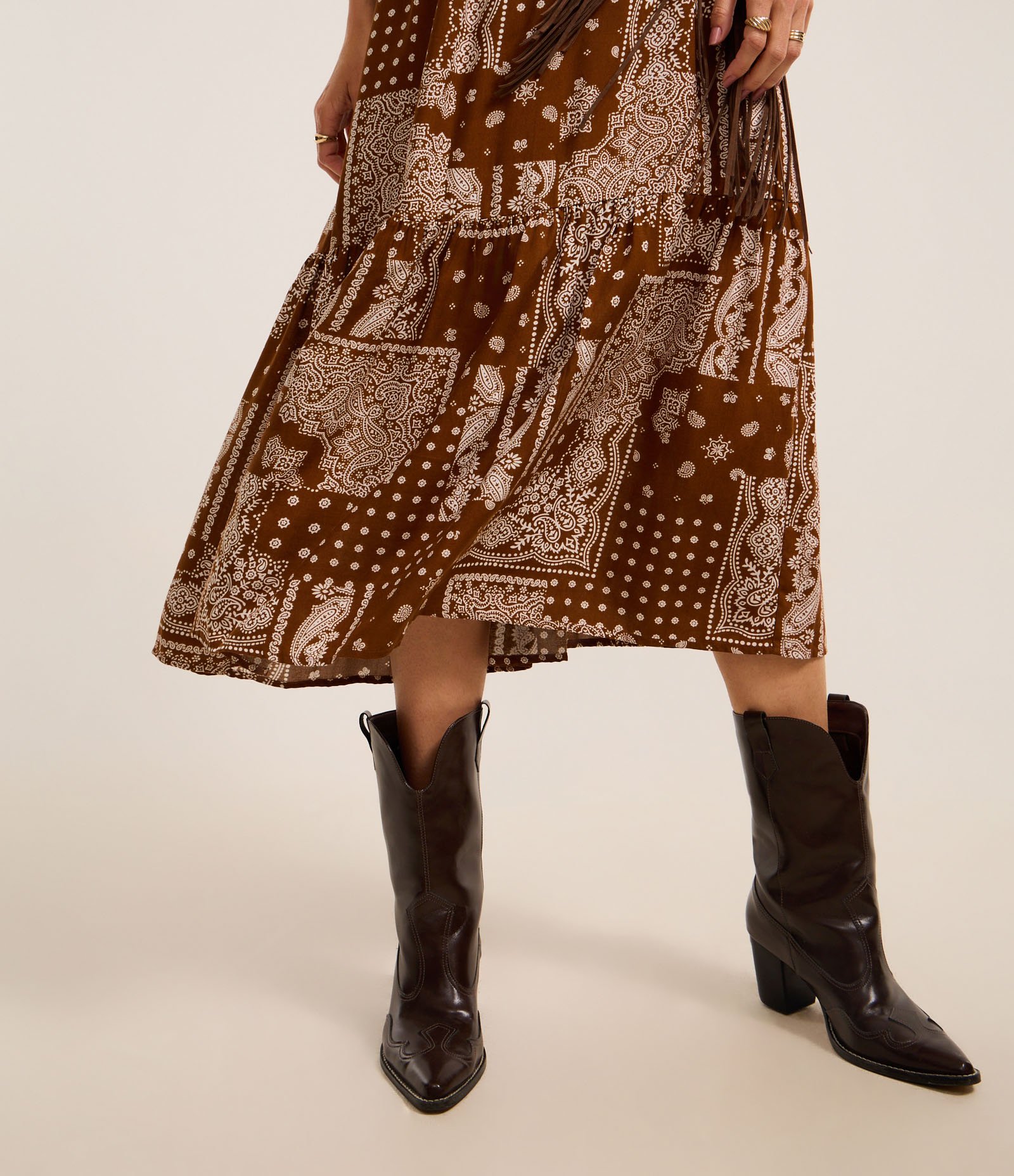 Vestido Midi em Viscose com Estampa Paisley Marrom 3