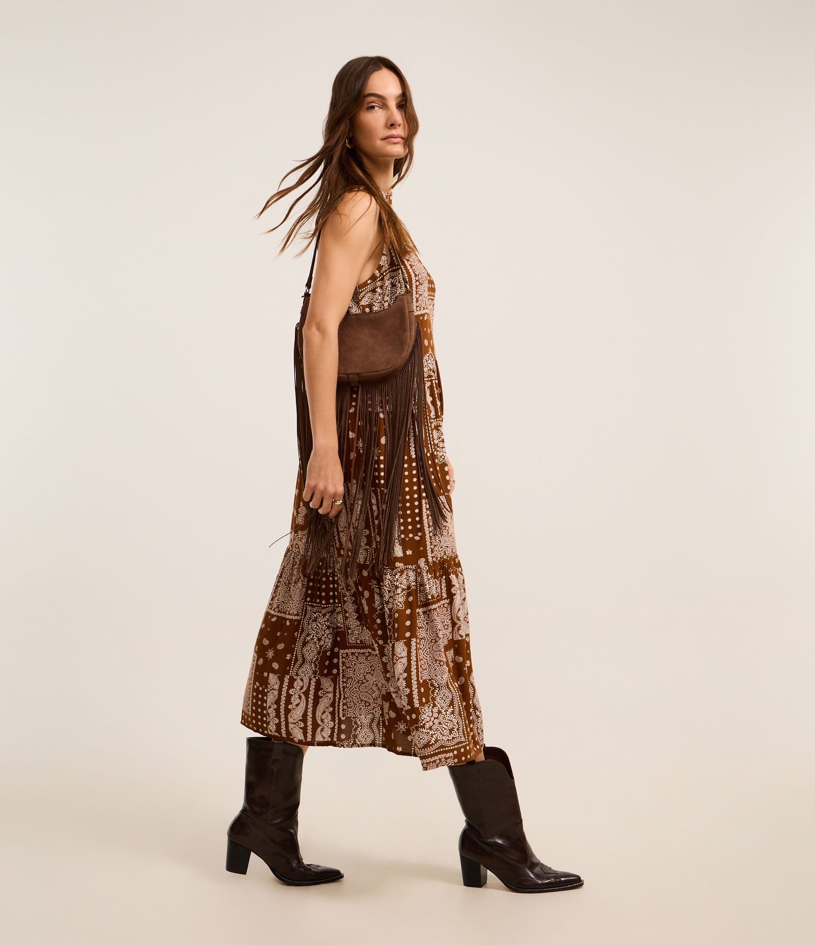 Vestido Midi em Viscose com Estampa Paisley Marrom 4