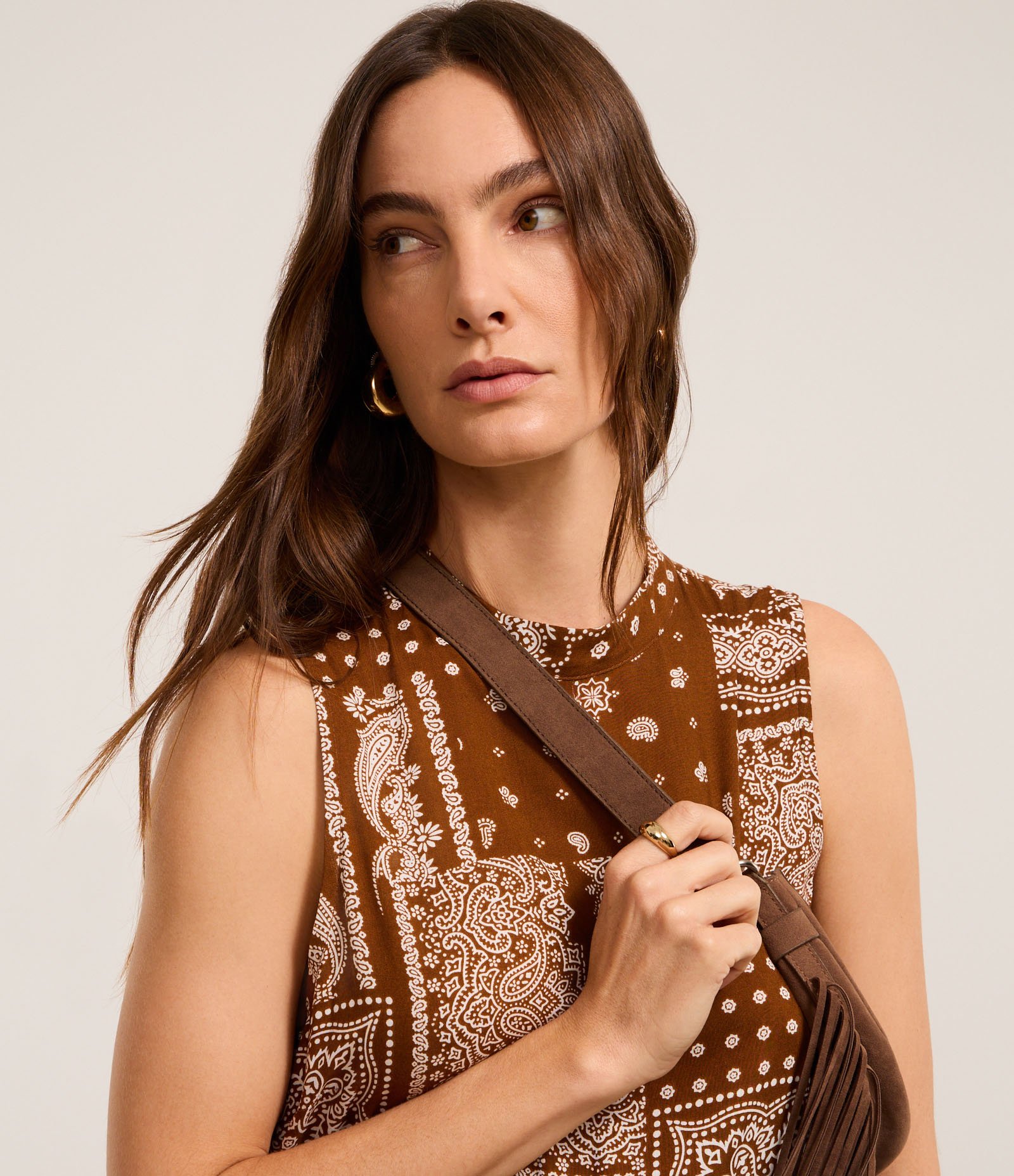 Vestido Midi em Viscose com Estampa Paisley Marrom 6