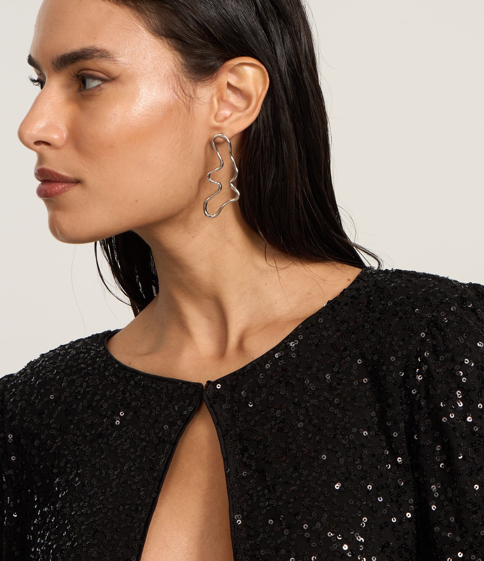 Casaqueto Curto em Paetê com Ganchinho para Fechamento Preto 5