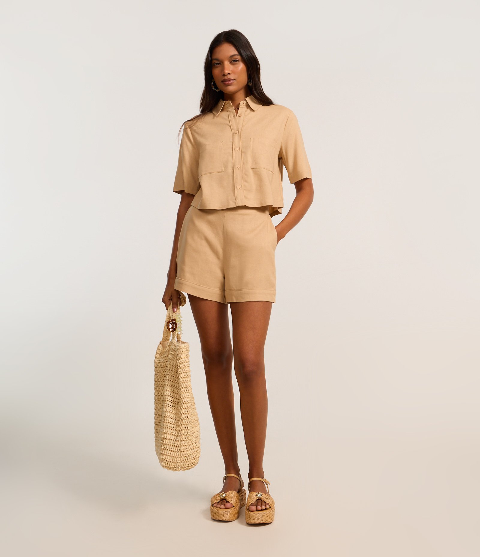 Short Curto em Viscose com Cós Elástico Bege 1