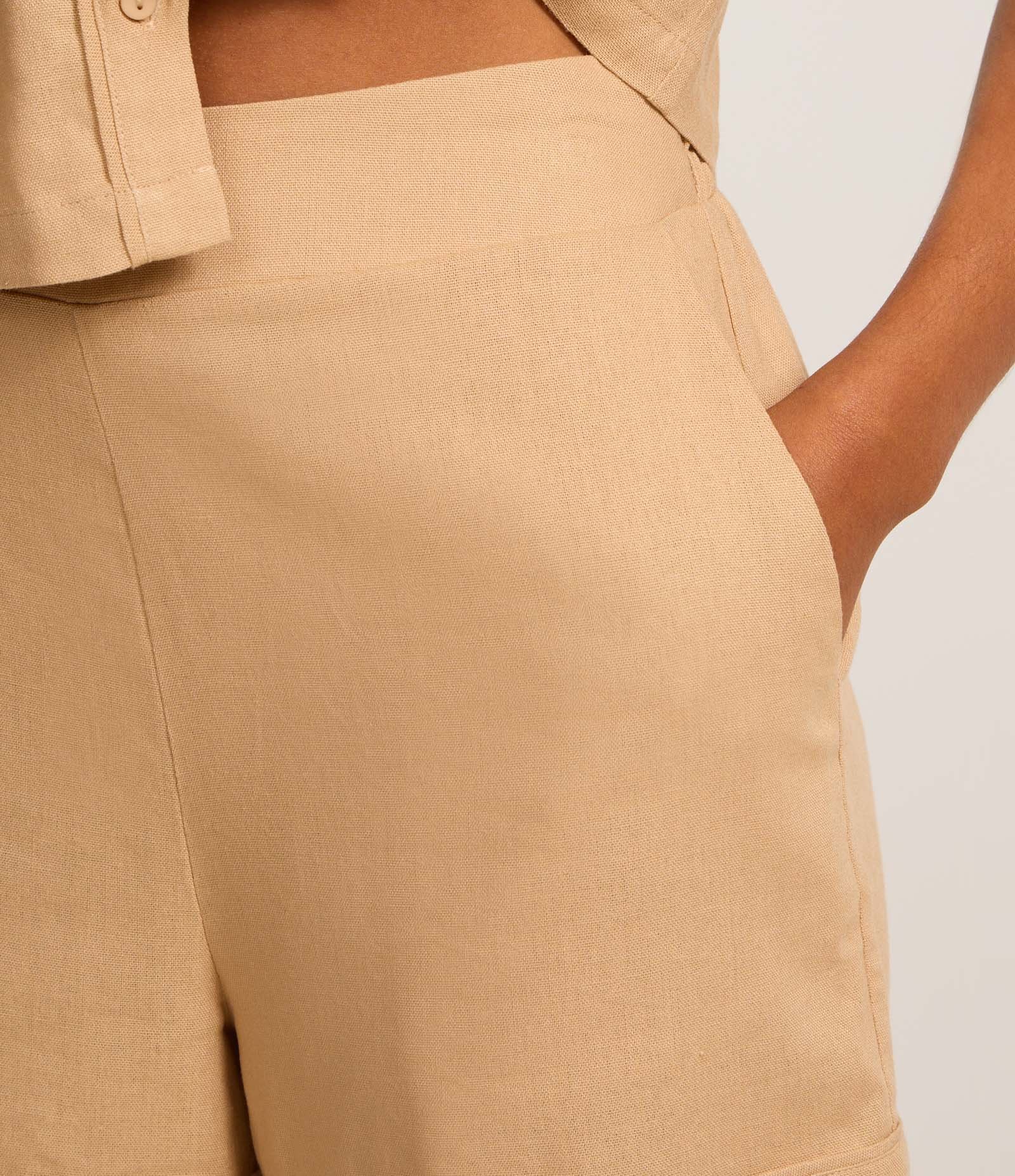 Short Curto em Viscose com Cós Elástico Bege 4