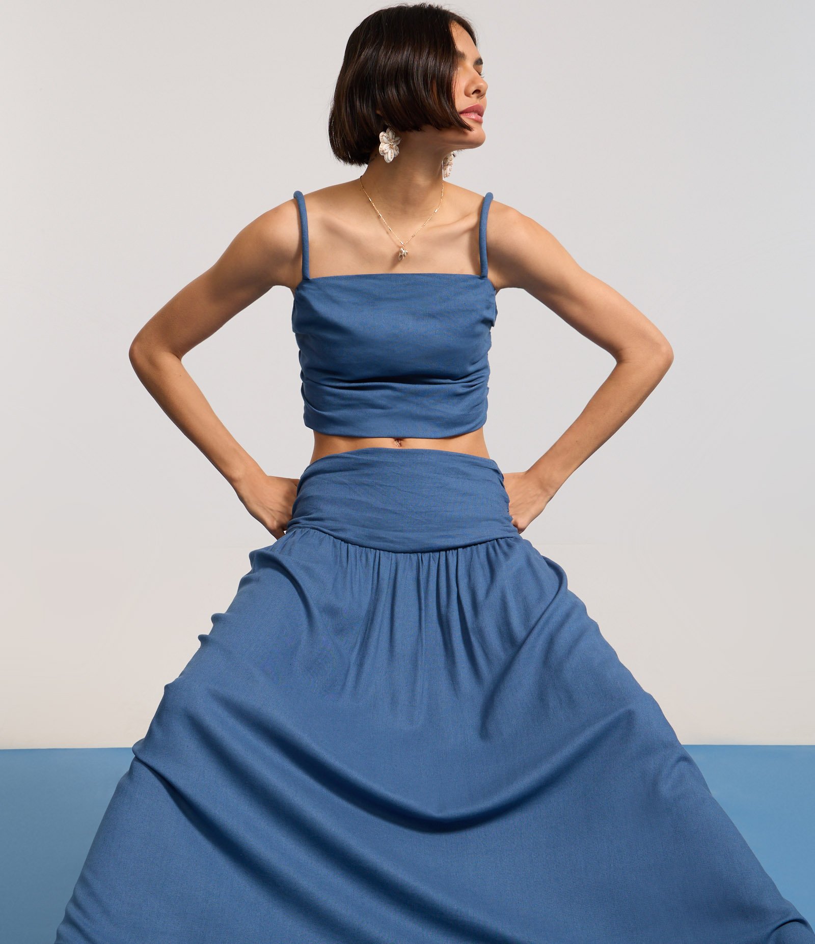 Saia New Midi em Viscose com Linho e Pregas Laterais Azul 6