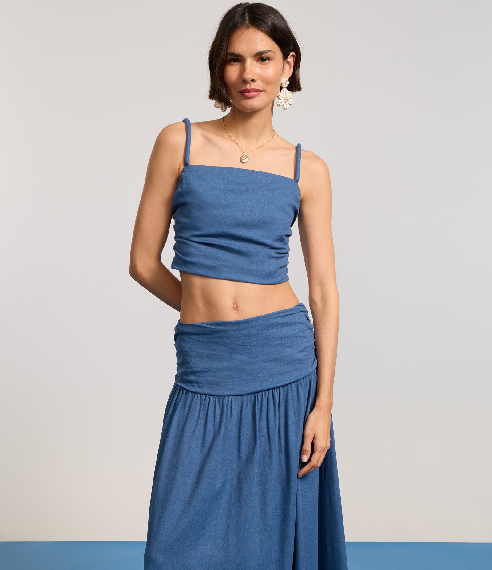 Blusa Cropped em Viscose e Linho com Lastex e Franzido na Lateral Azul 5