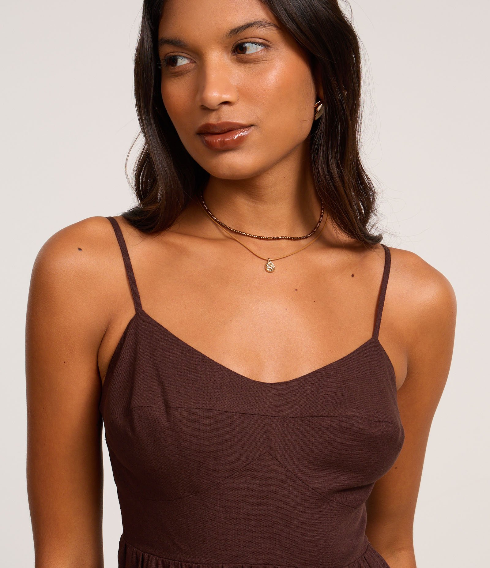 Vestido New Midi em Viscose com Linho e Lastex nas Costas Marrom 3