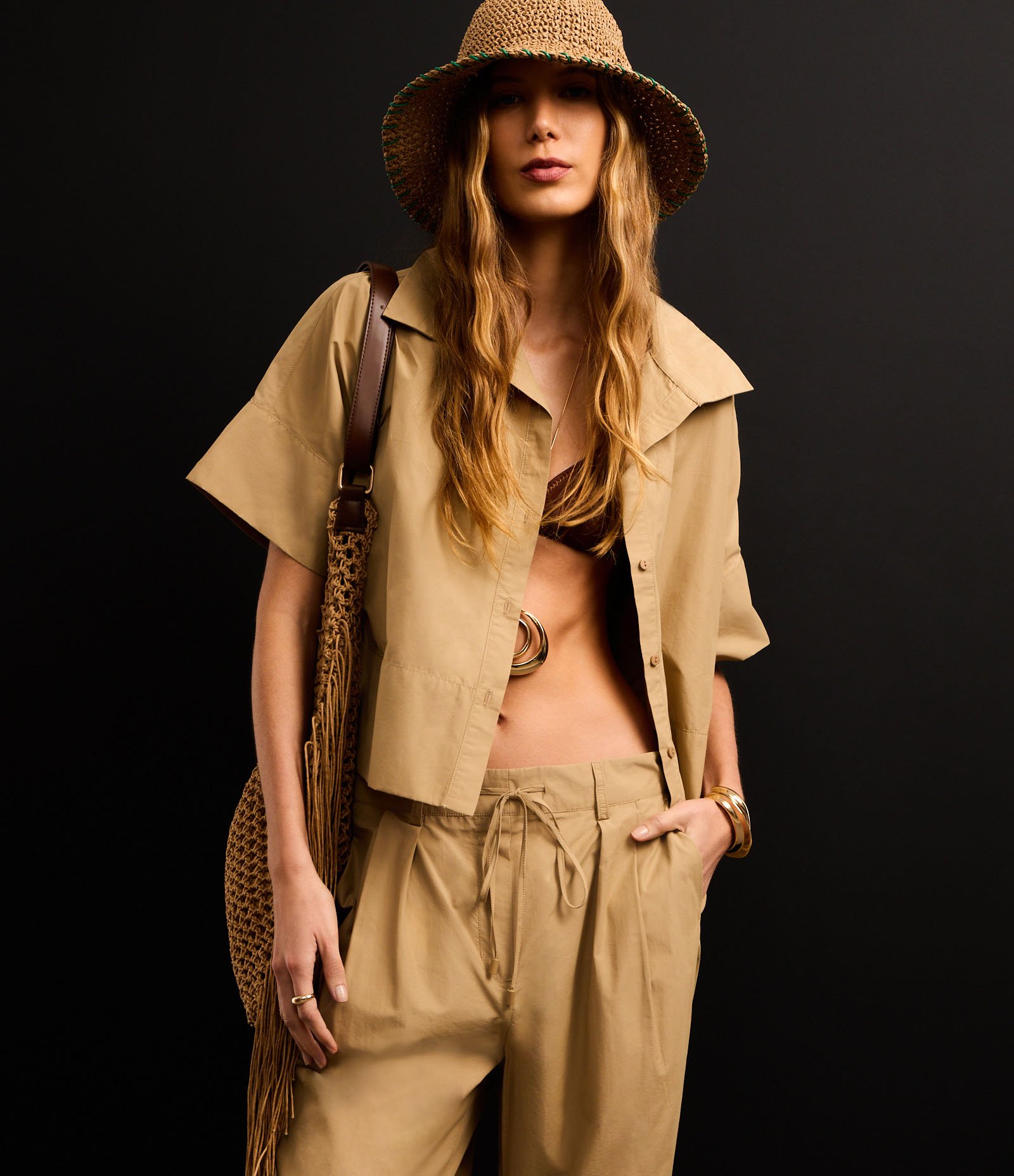 Camisa em Tricoline com Decote em V Marrom 7