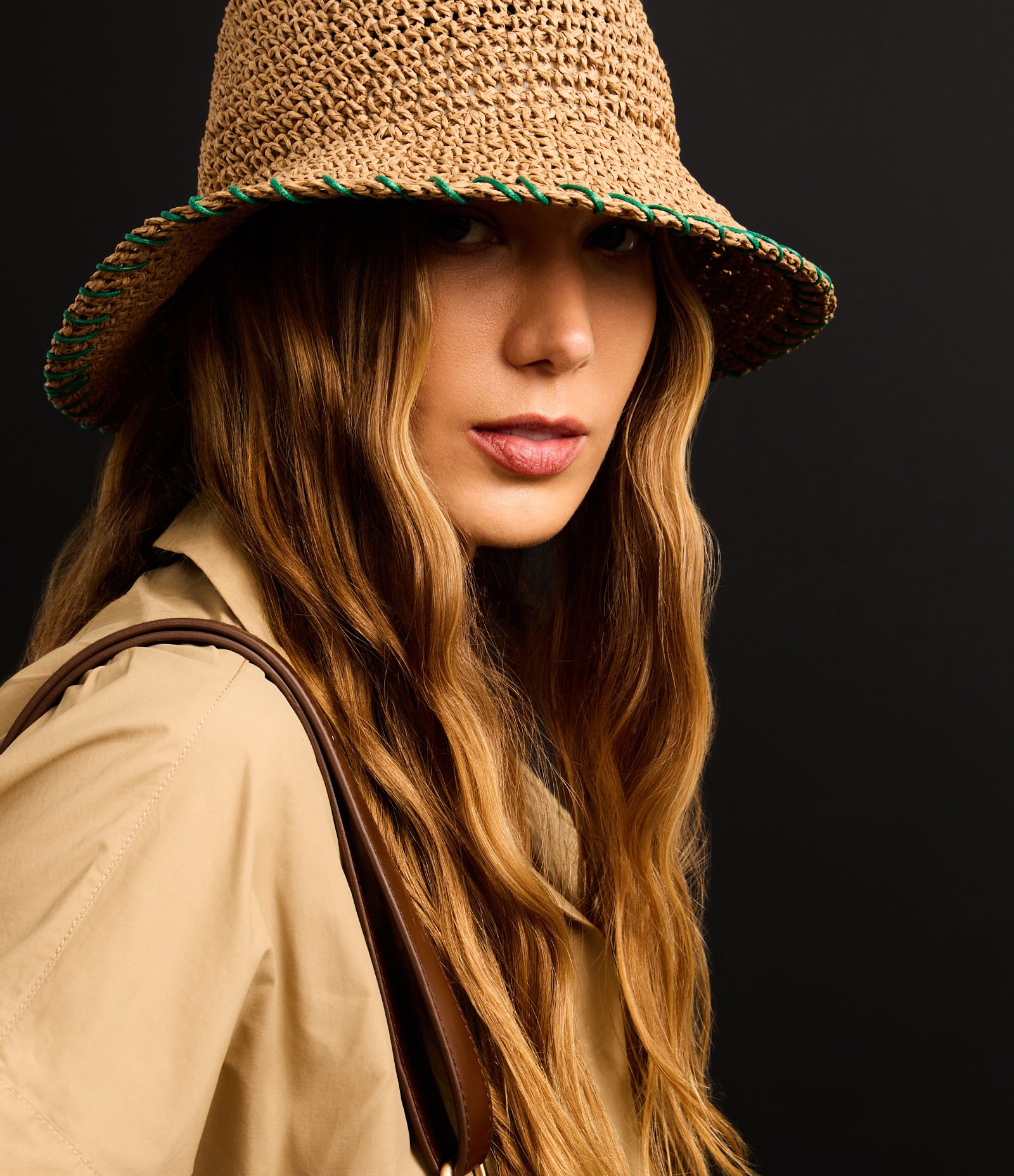 Camisa em Tricoline com Decote em V Marrom 8