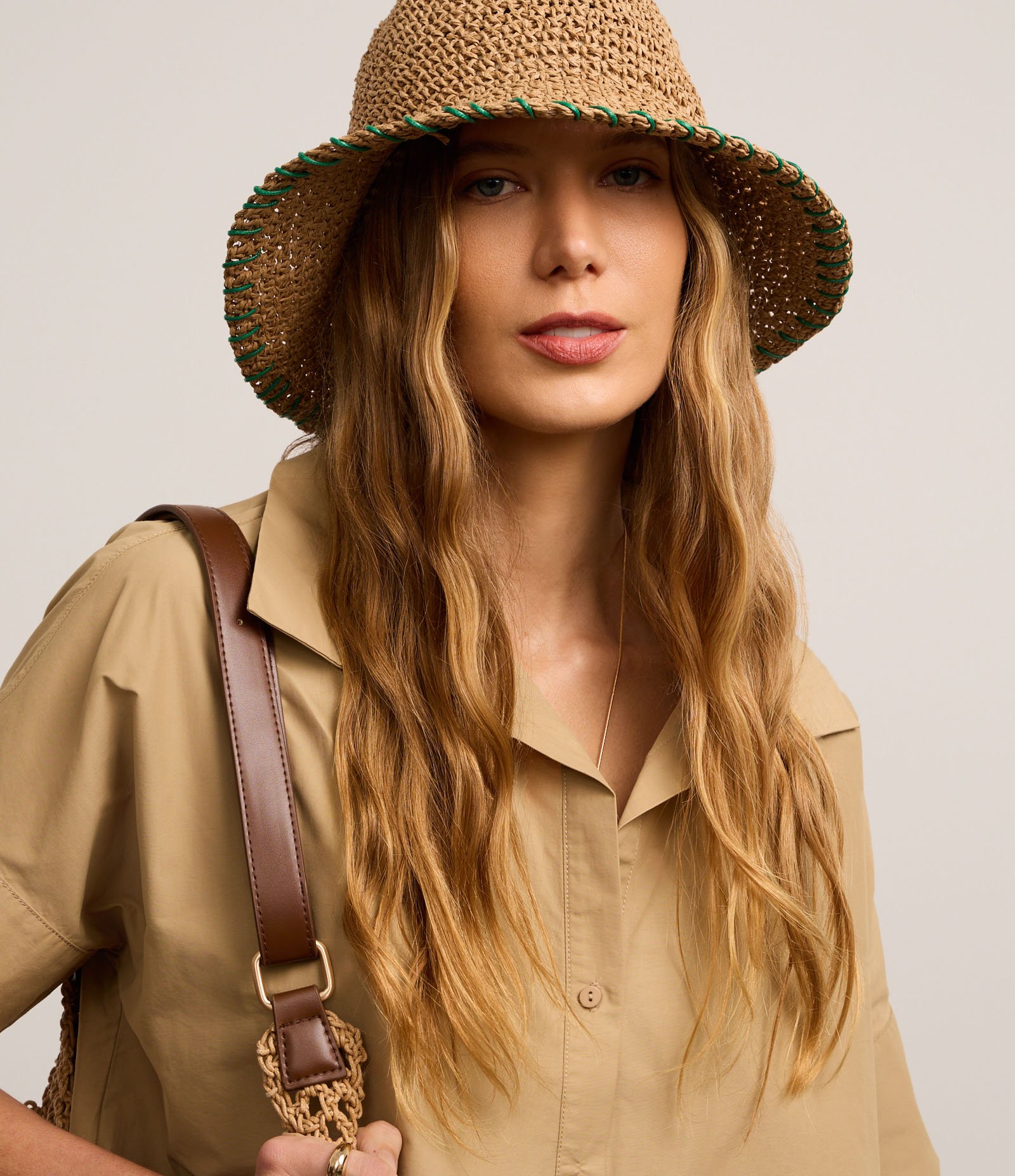 Camisa em Tricoline com Decote em V Marrom 5