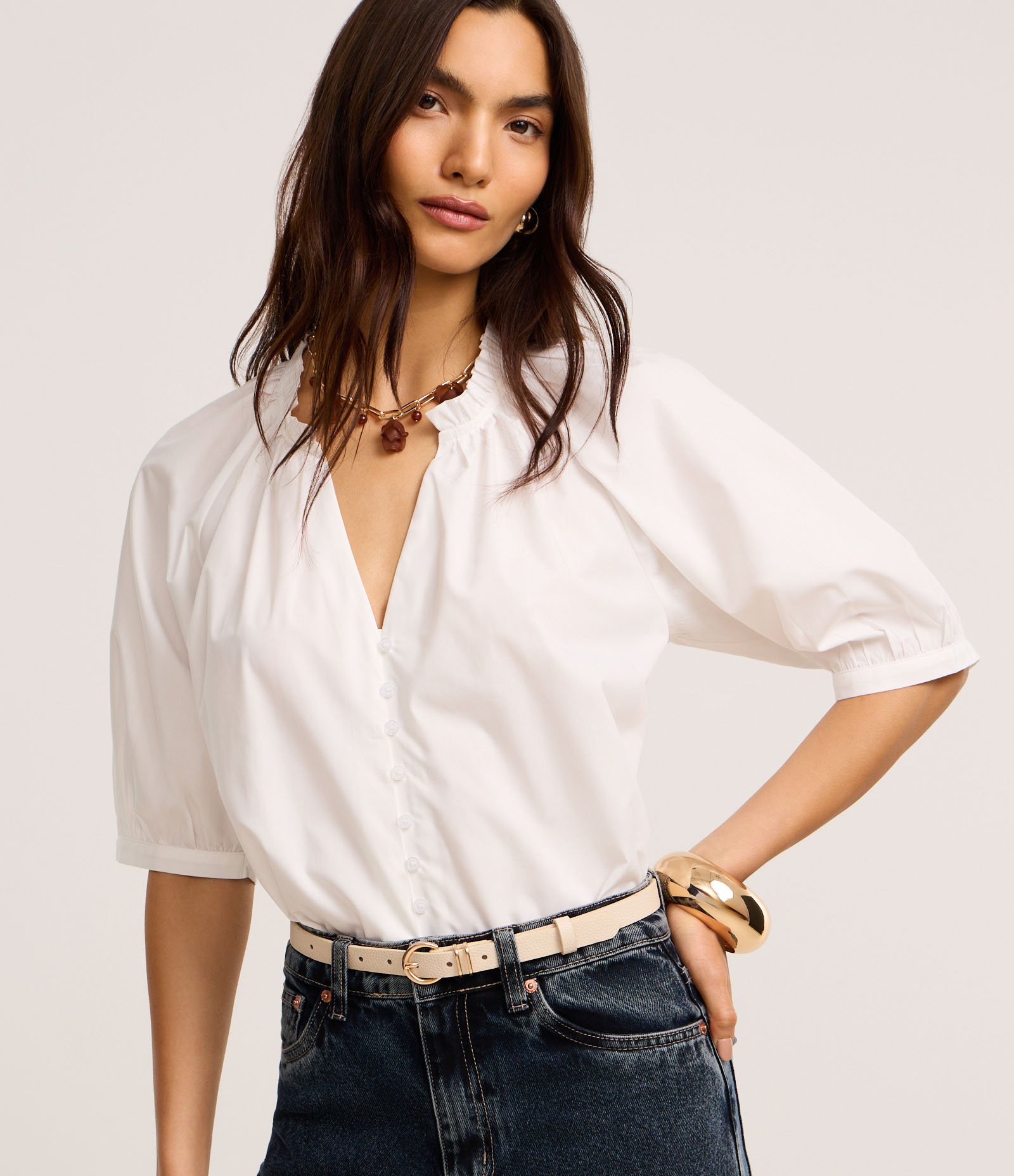 Camisa em Tricoline com Frufru na Gola Padre e Manga Bufante Branco 1