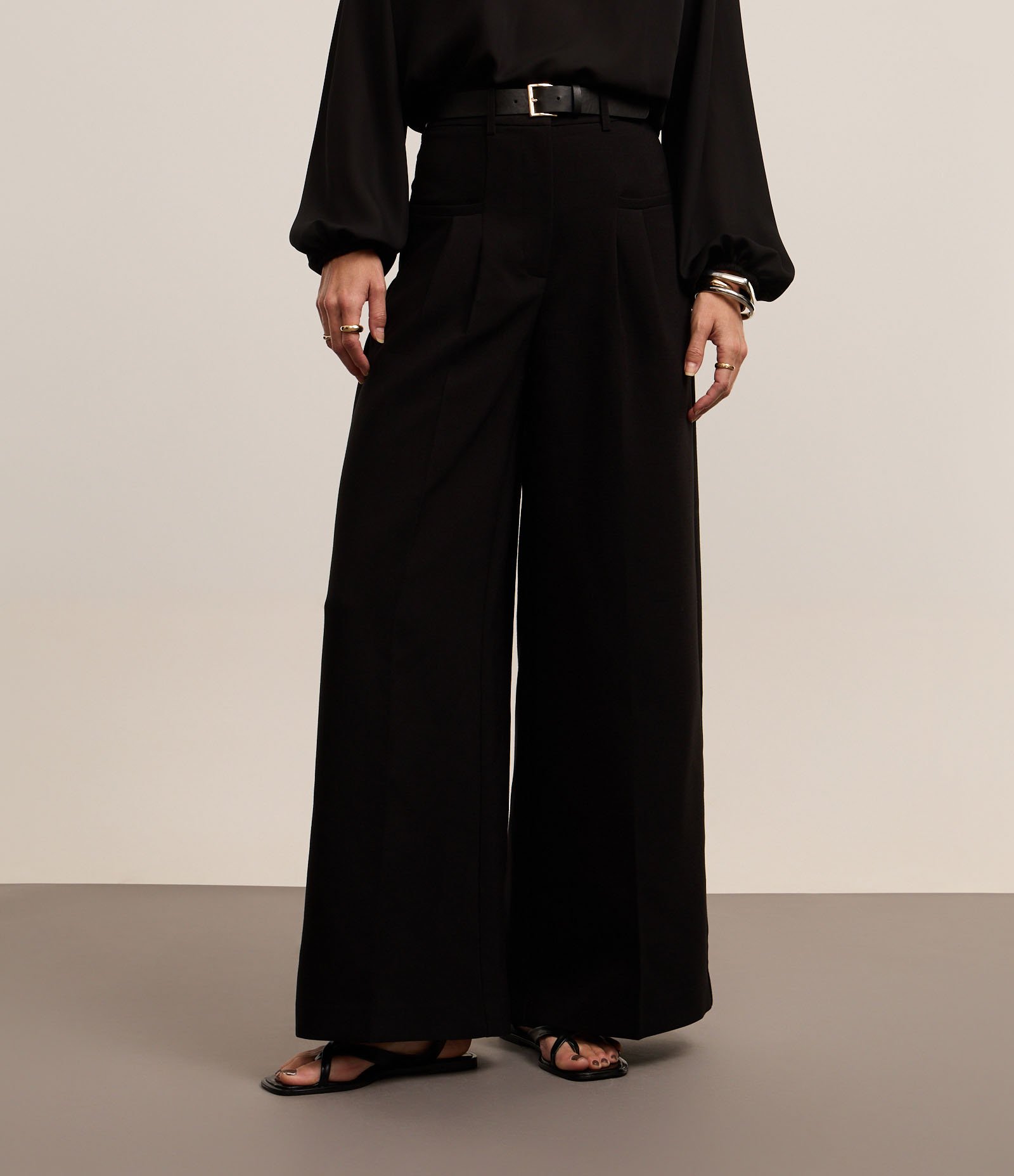 Calça Wide Leg em Alfaiataria com Pregas e Cinto Preto 3