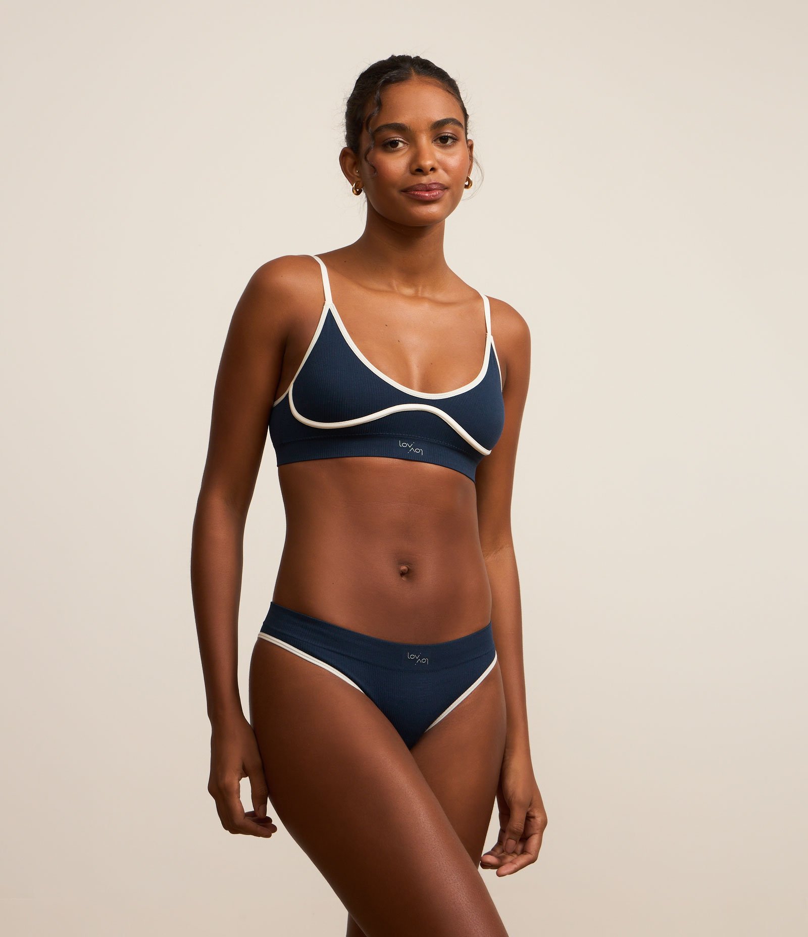 Sutiã Sport Seamless com Detalhes Contrastantes e Textura Azul Marinho 2