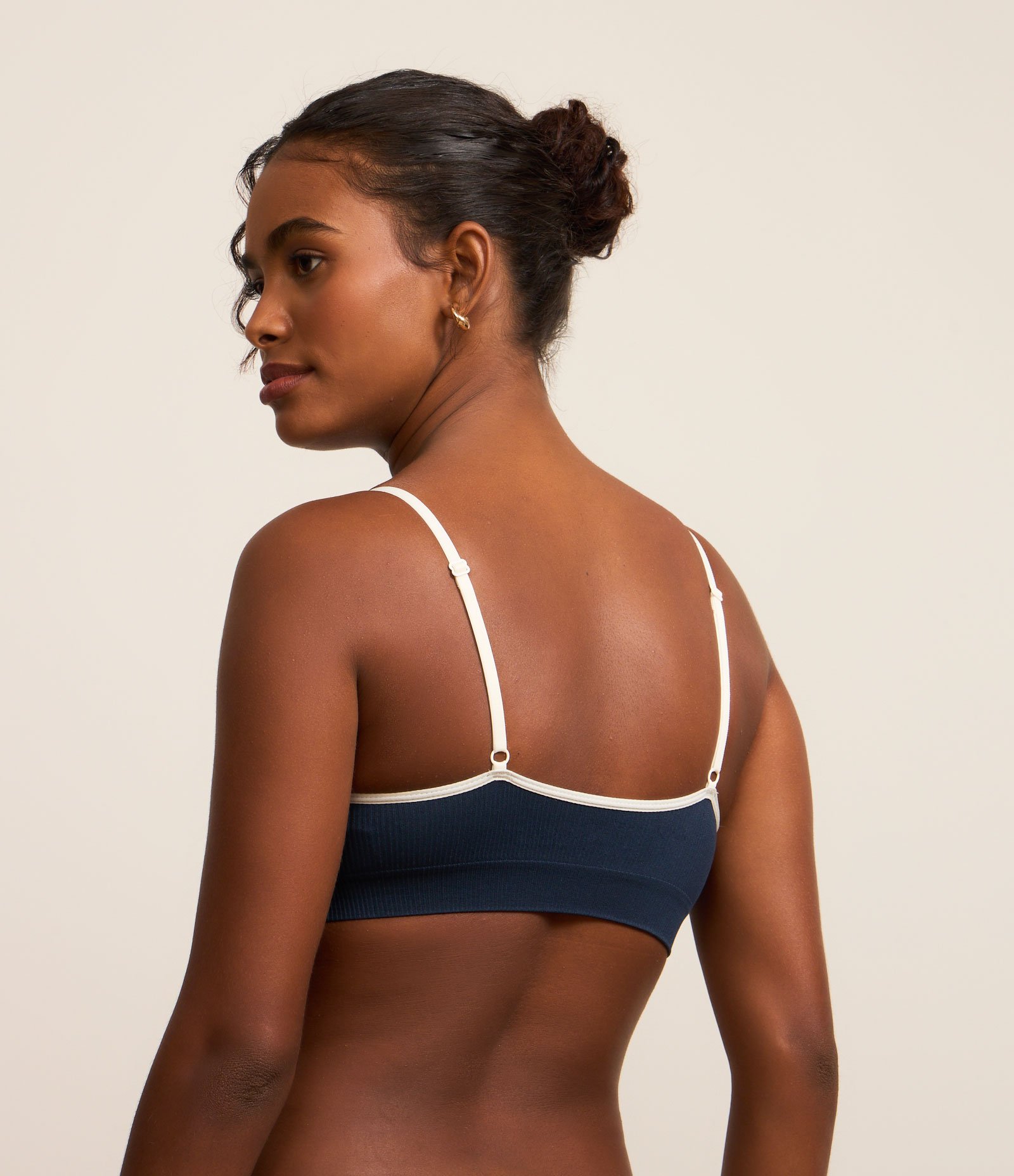 Sutiã Sport Seamless com Detalhes Contrastantes e Textura Azul Marinho 3