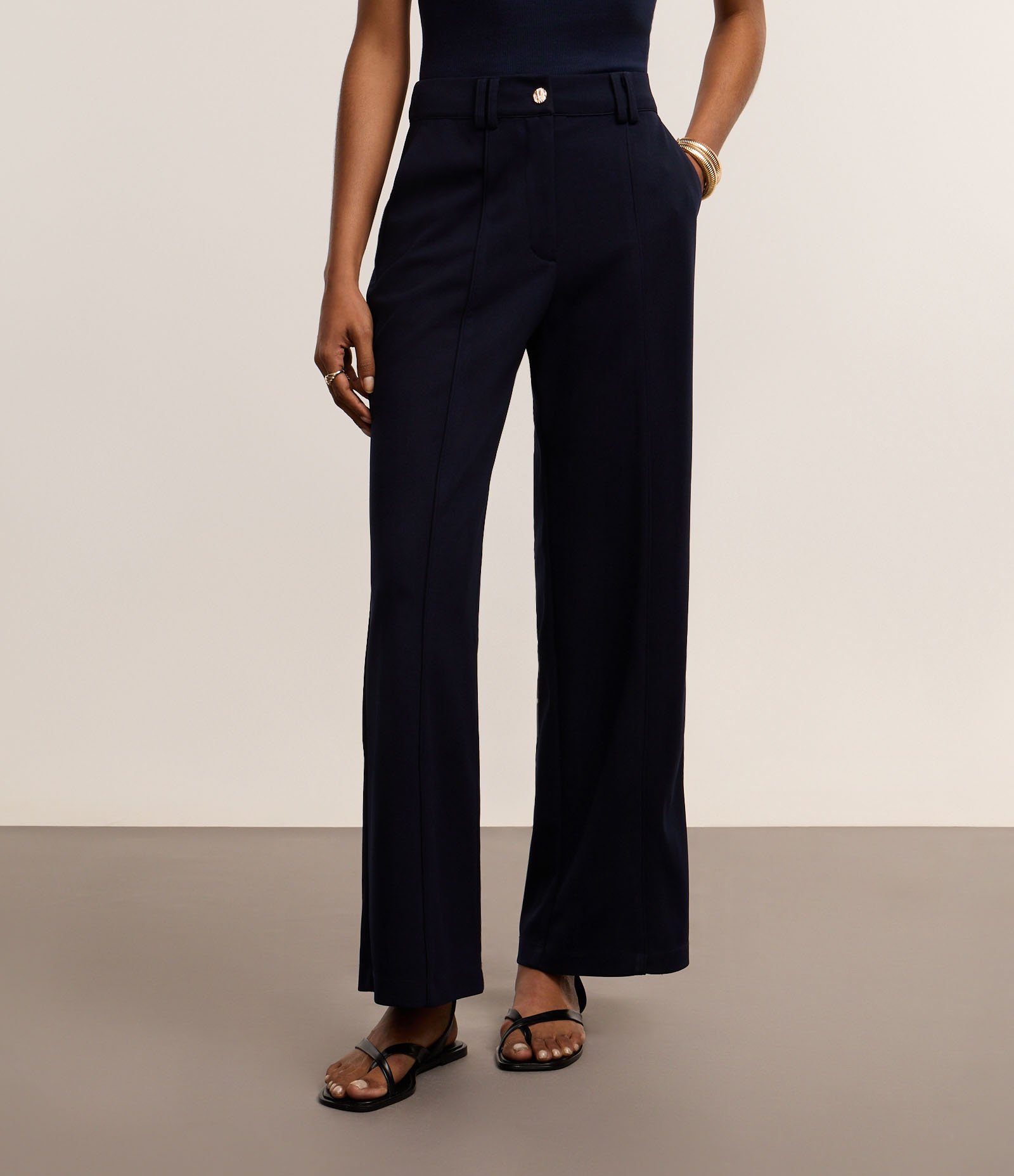 Calça Wide Cintura Baixa em Crepe com Frisos Azul Marinho 3