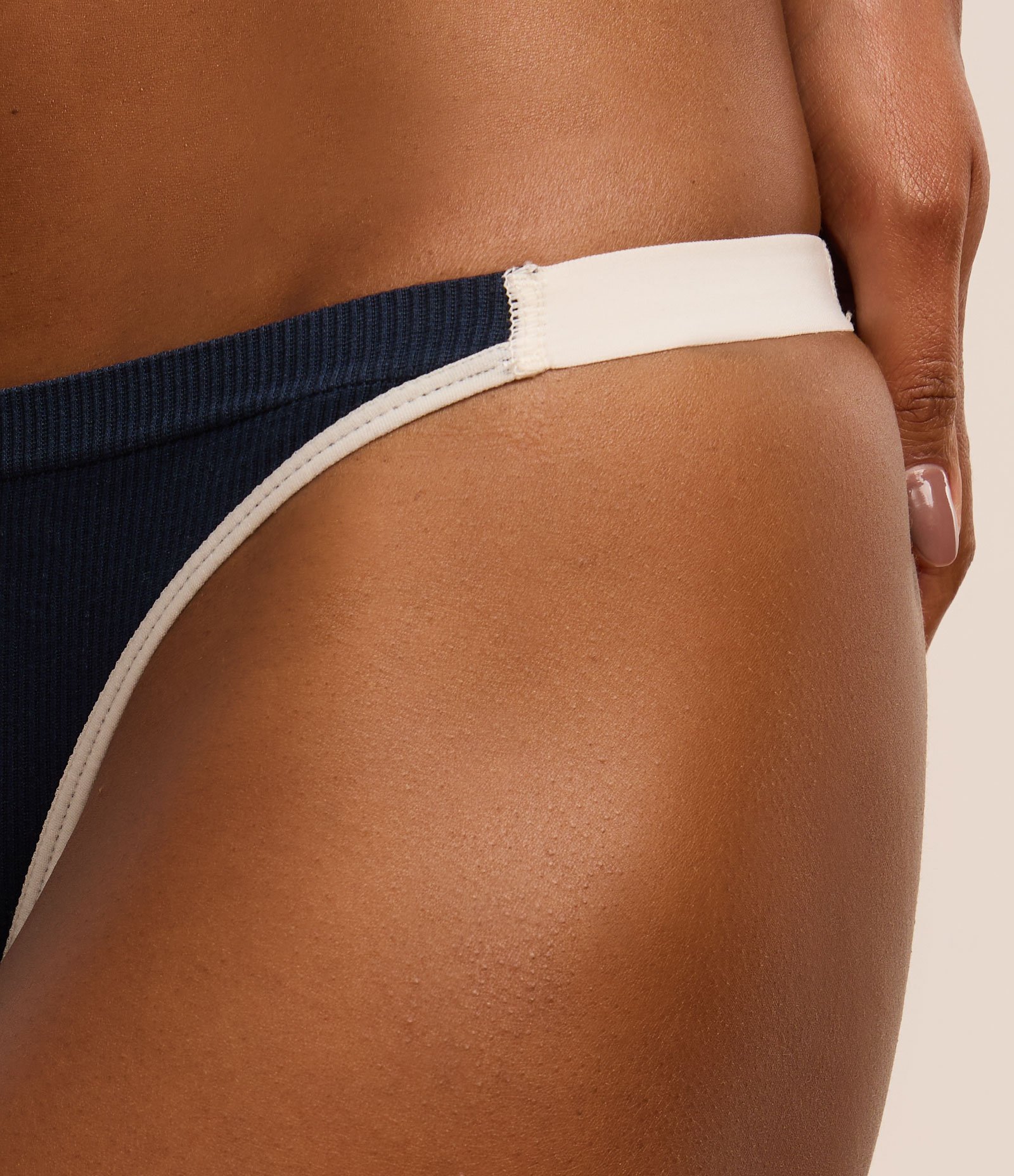 Calcinha String Fio Seamless Azul Marinho 3