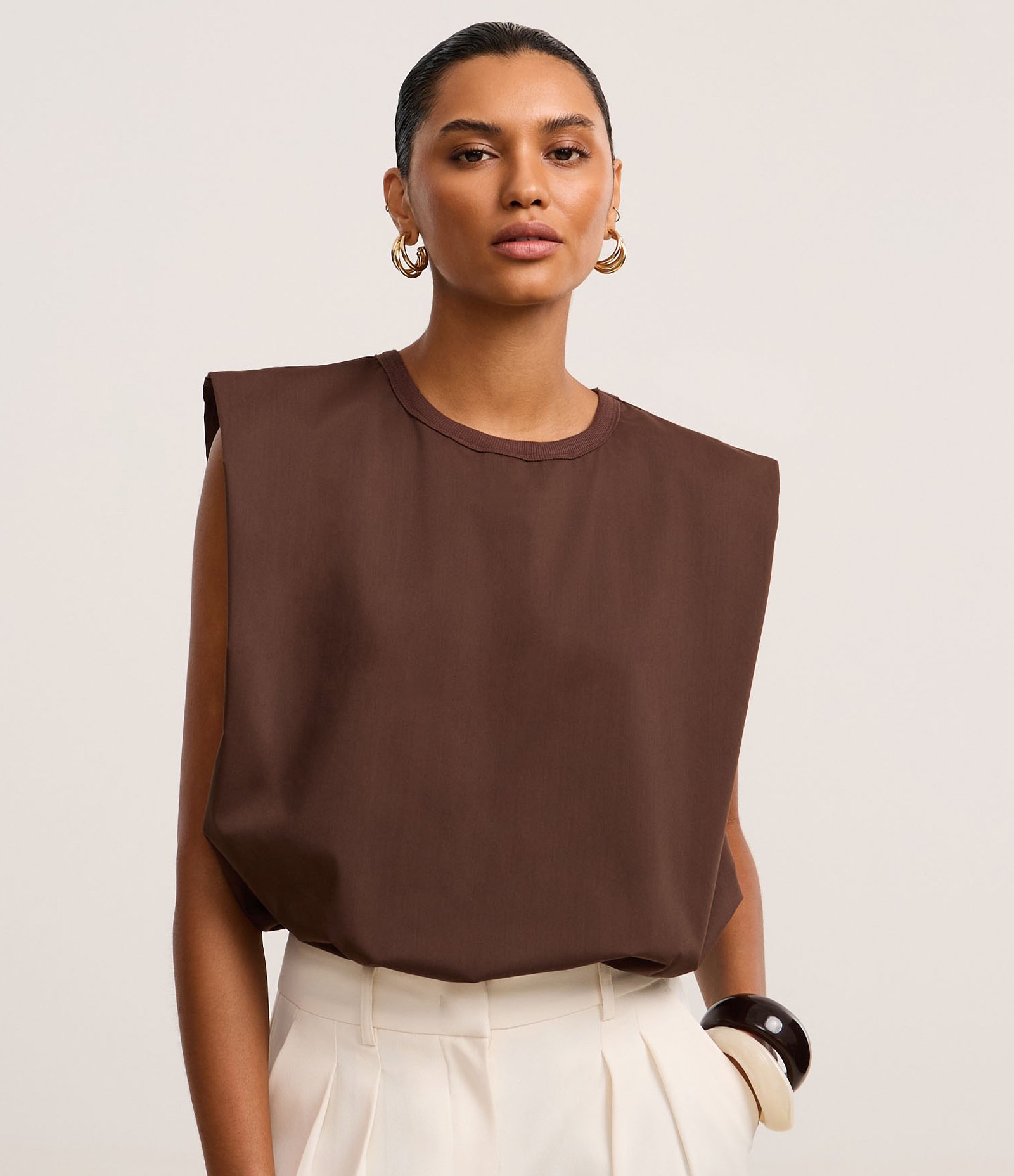 Body em Tricoline com Caimento Amplo e Gola Redonda Marrom 3