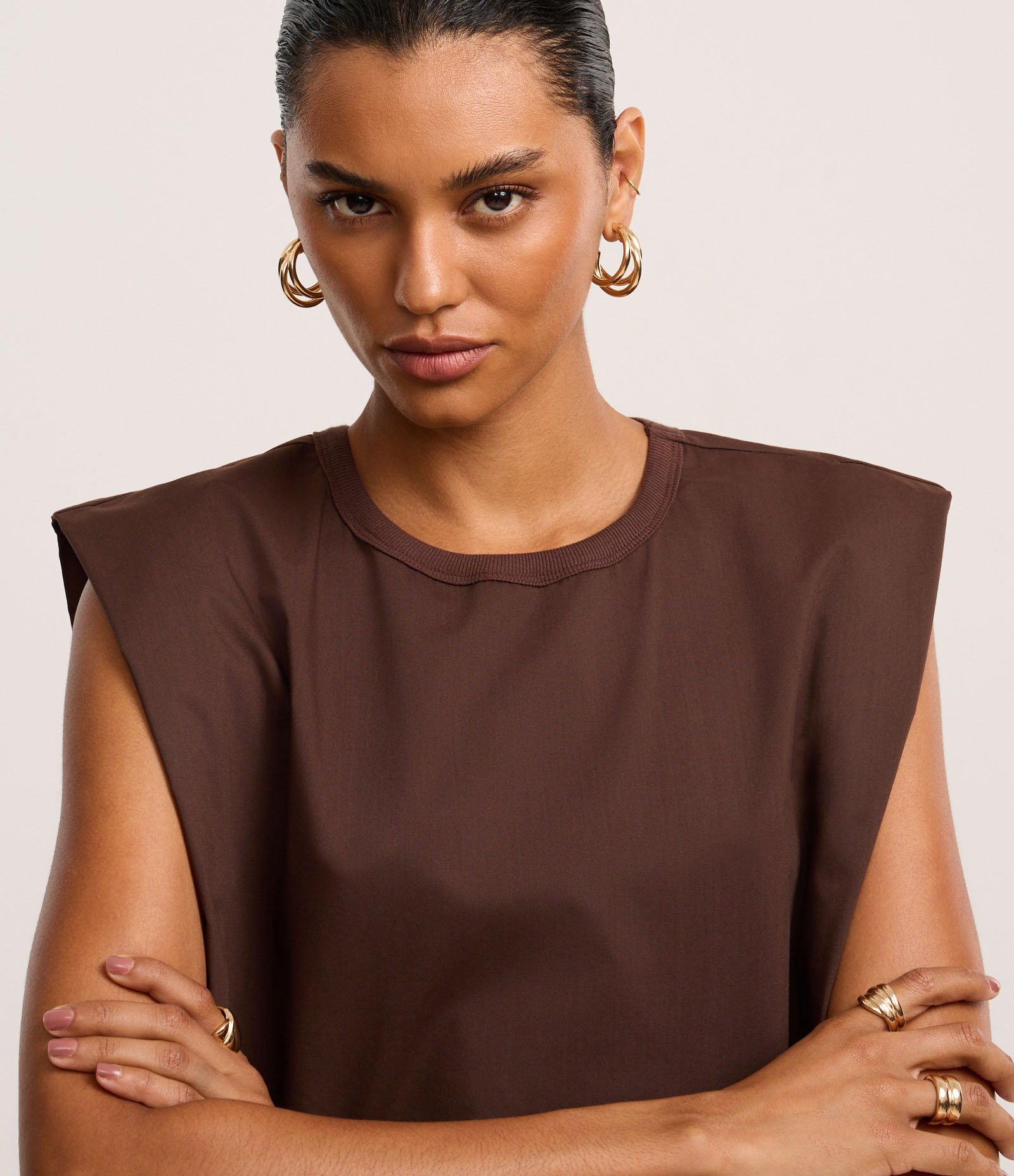 Body em Tricoline com Caimento Amplo e Gola Redonda Marrom 5