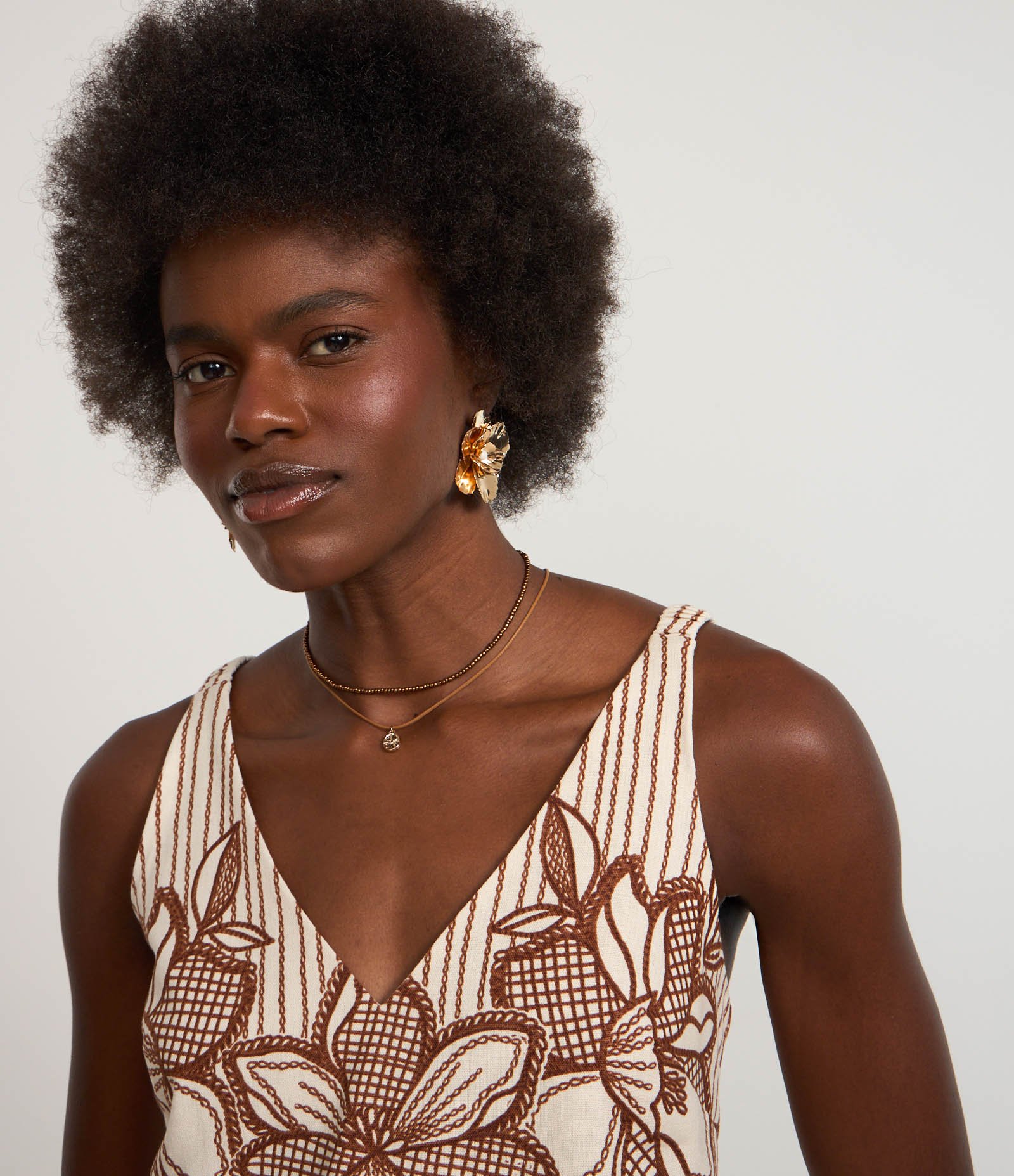 Blusa em Viscose Twill Floral com Alça Quadradinha e Elástico Bege 3