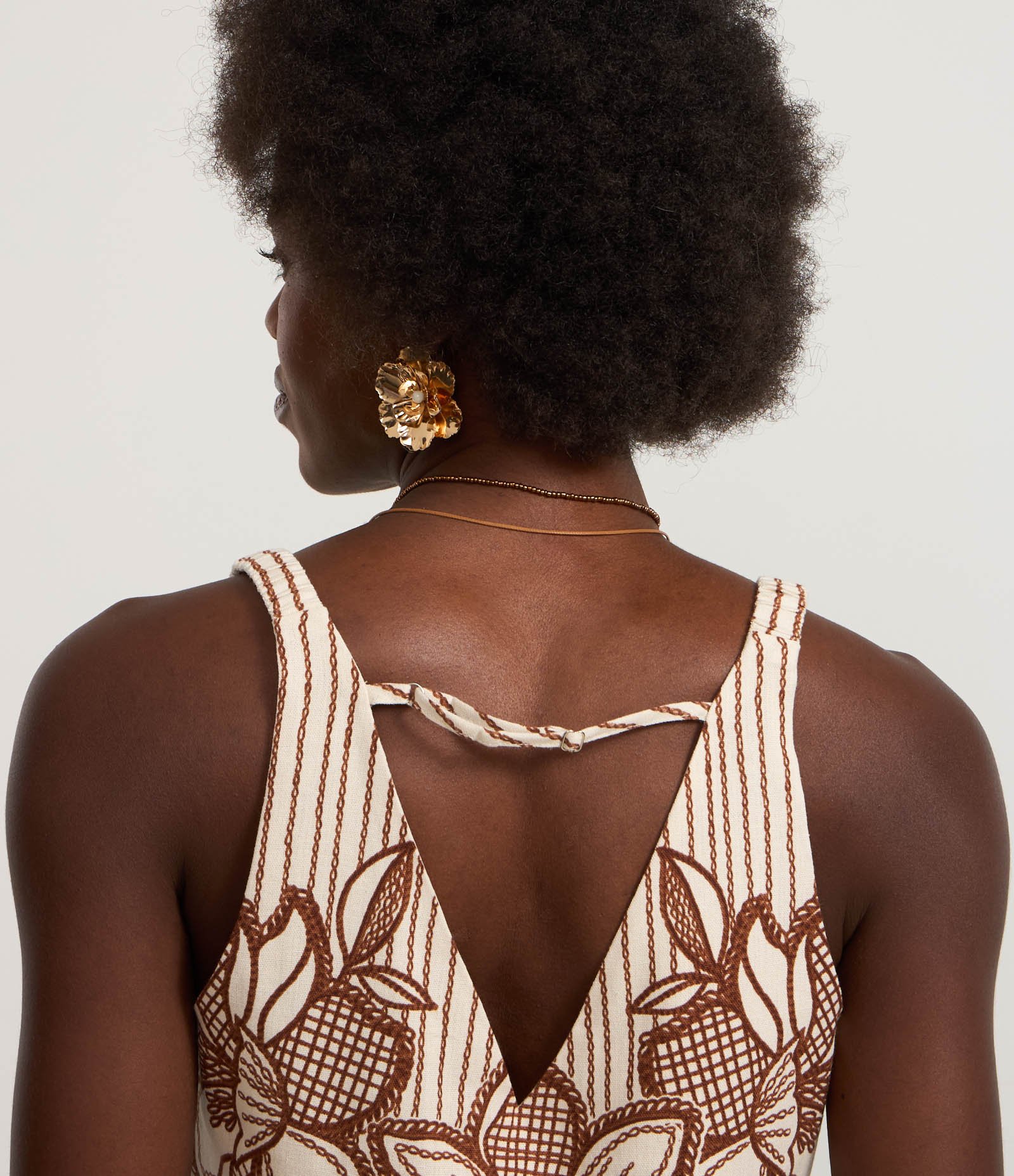 Blusa em Viscose Twill Floral com Alça Quadradinha e Elástico Bege 4