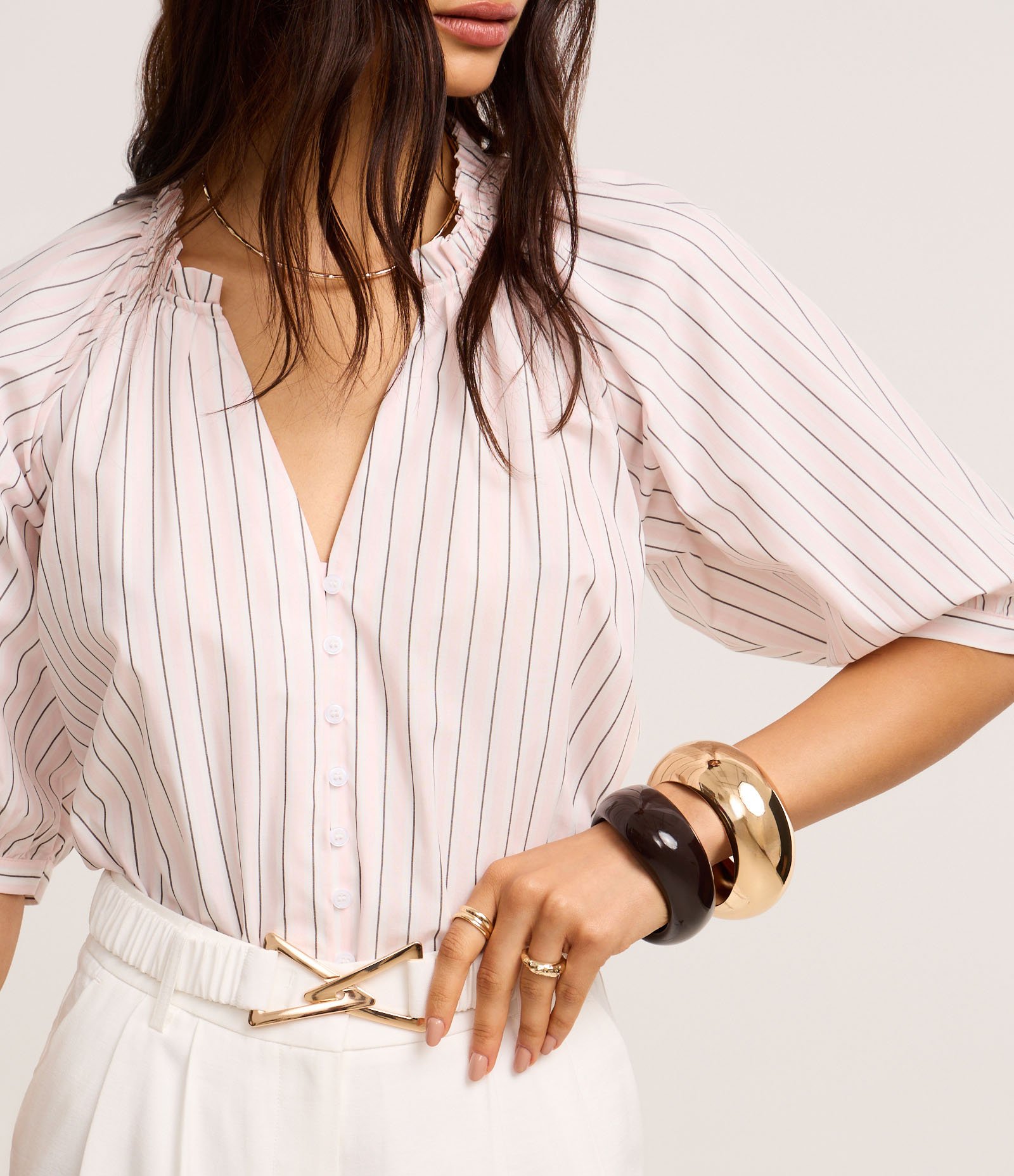 Camisa Listrada em Tricoline com Frufru na Gola Padre Rosa 4