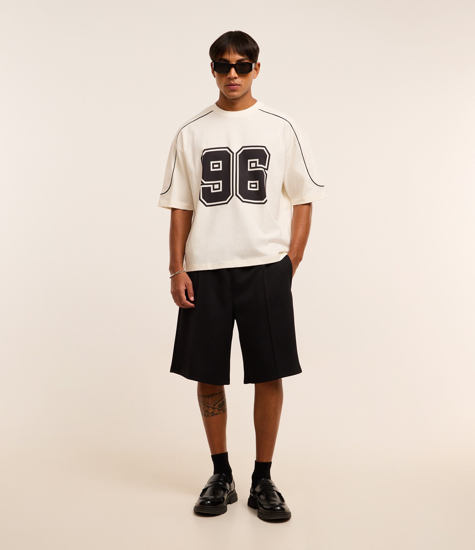 Bermuda Baggy em Helanca com Cós Ajustável Preto 1