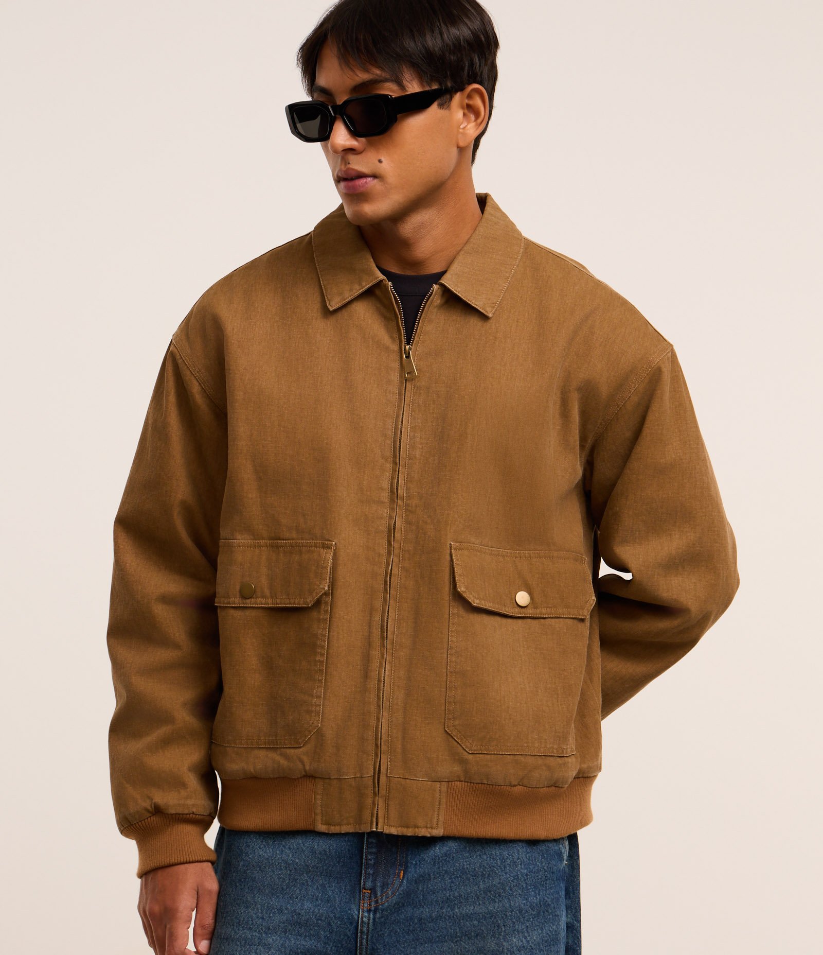 Jaqueta Bomber em Sarja com Bolsos Cargo Marrom 1