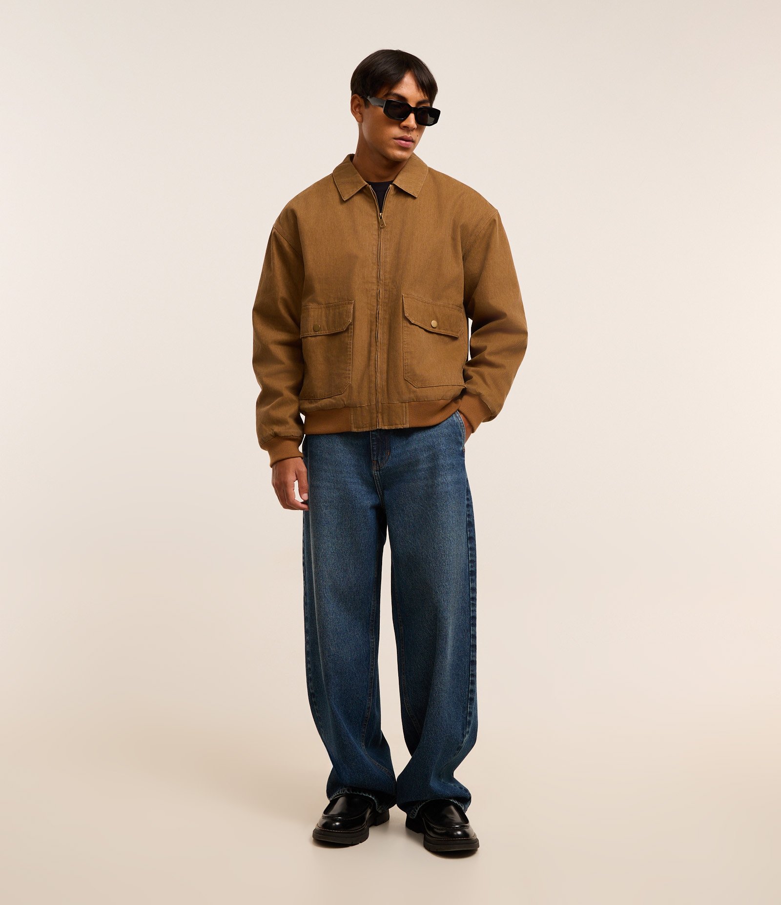 Jaqueta Bomber em Sarja com Bolsos Cargo Marrom 2