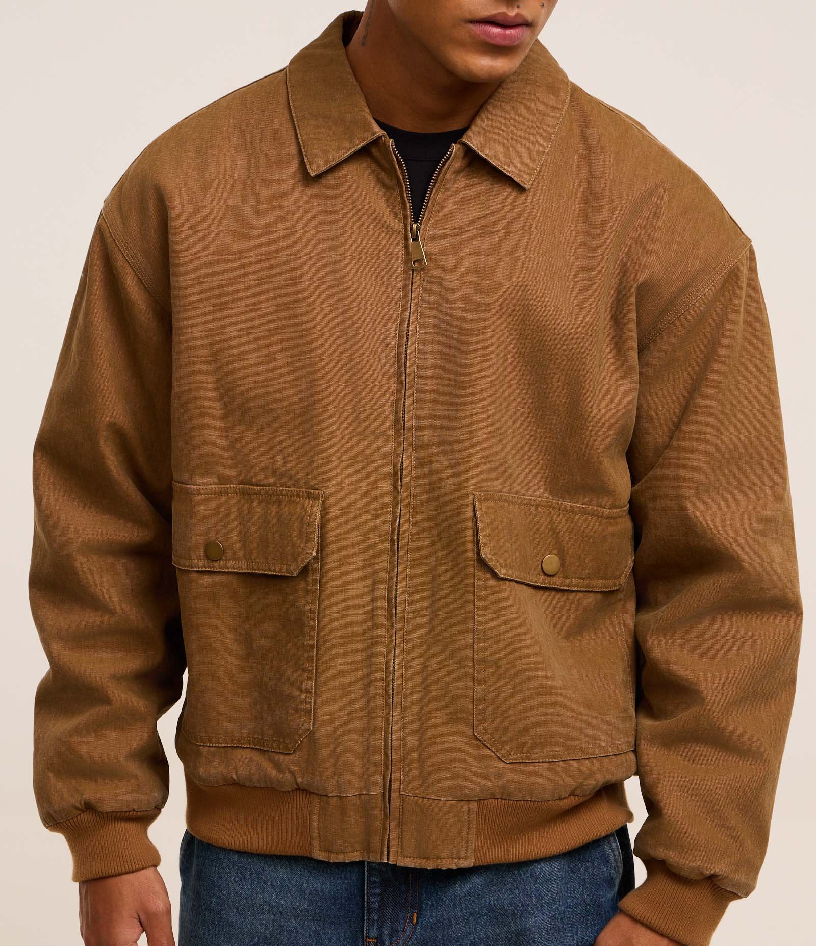 Jaqueta Bomber em Sarja com Bolsos Cargo Marrom 3