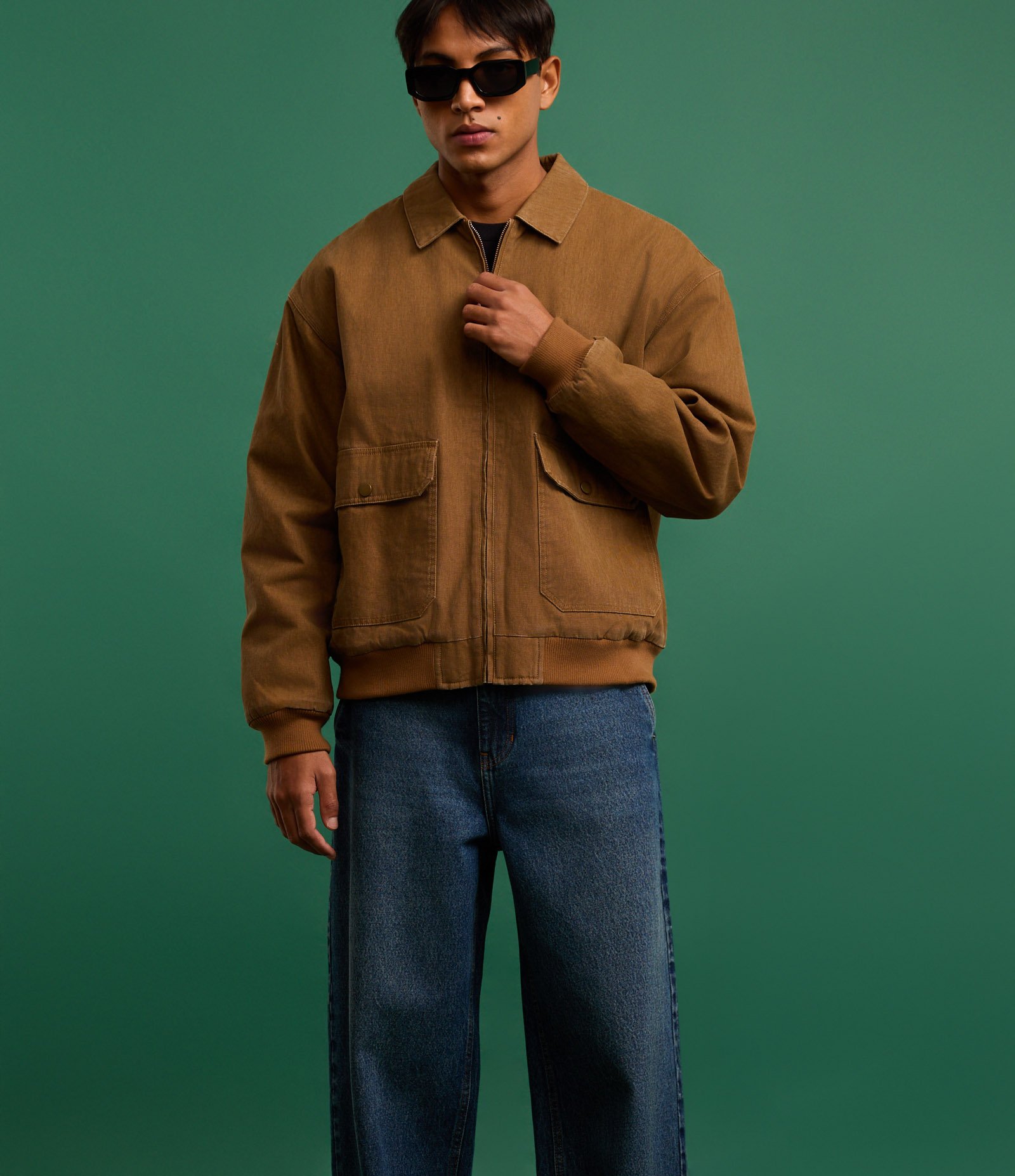 Jaqueta Bomber em Sarja com Bolsos Cargo Marrom 4