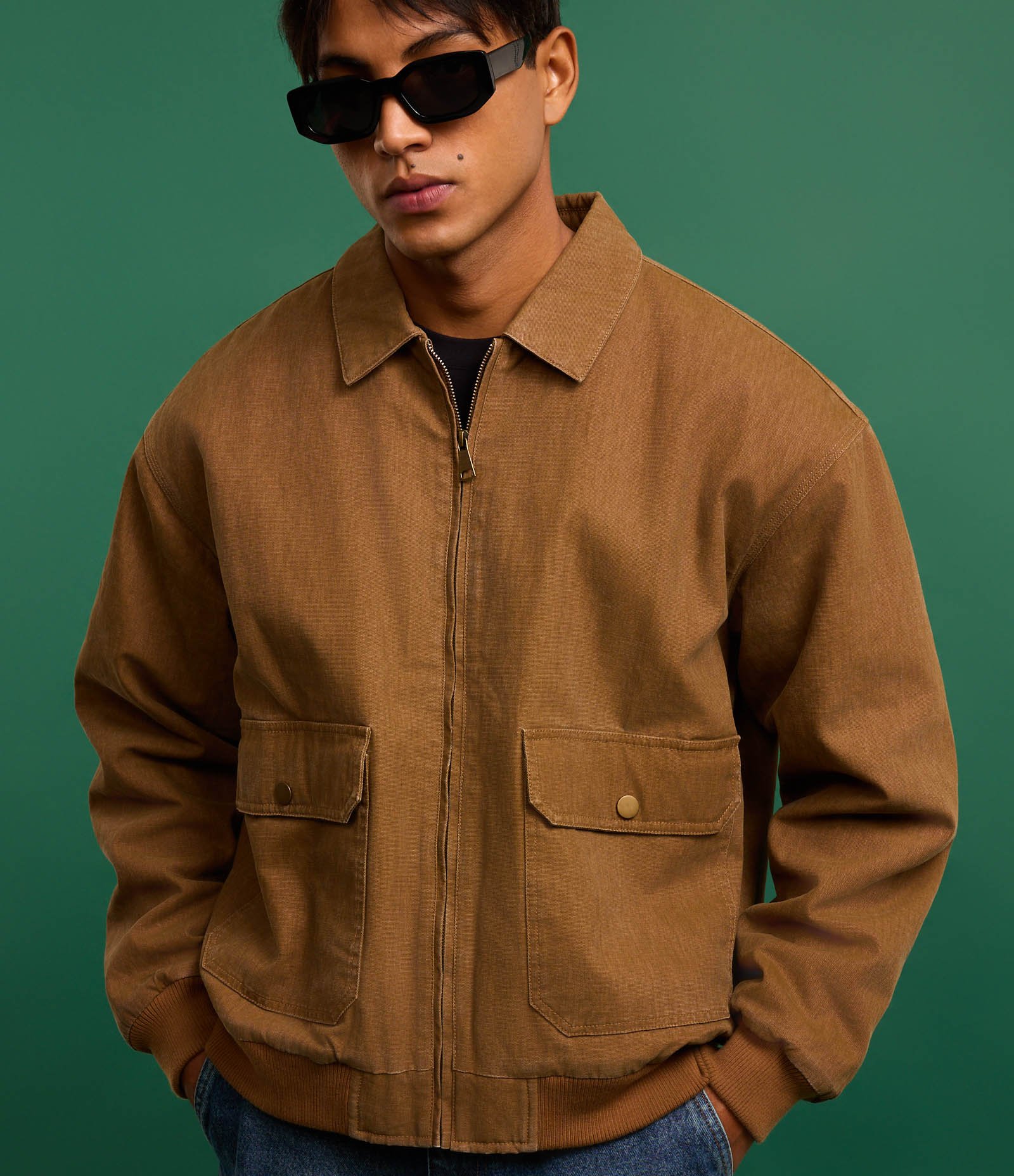 Jaqueta Bomber em Sarja com Bolsos Cargo Marrom 5