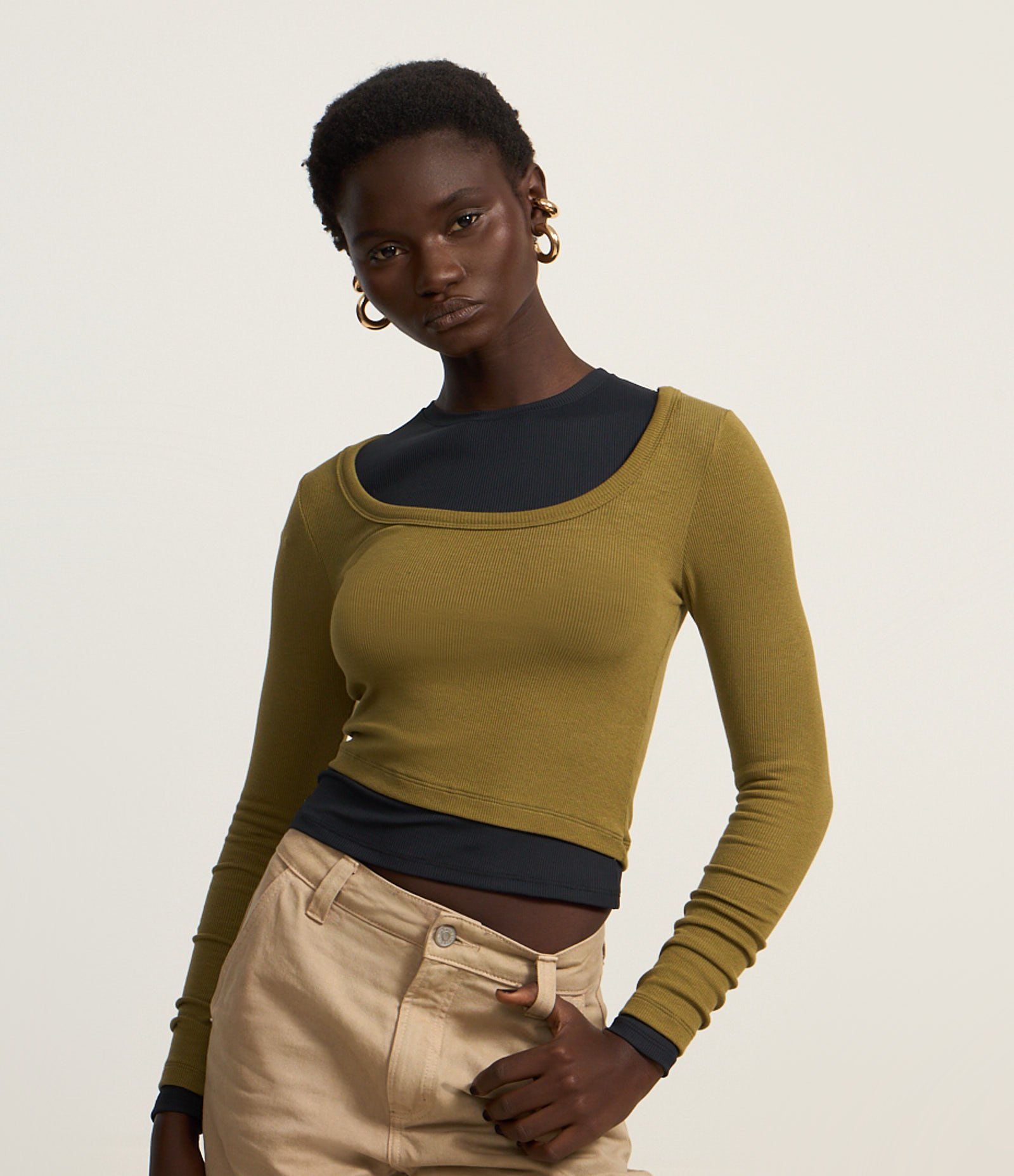 Blusa Canelada em Ribana com Decote Profundo Verde 1