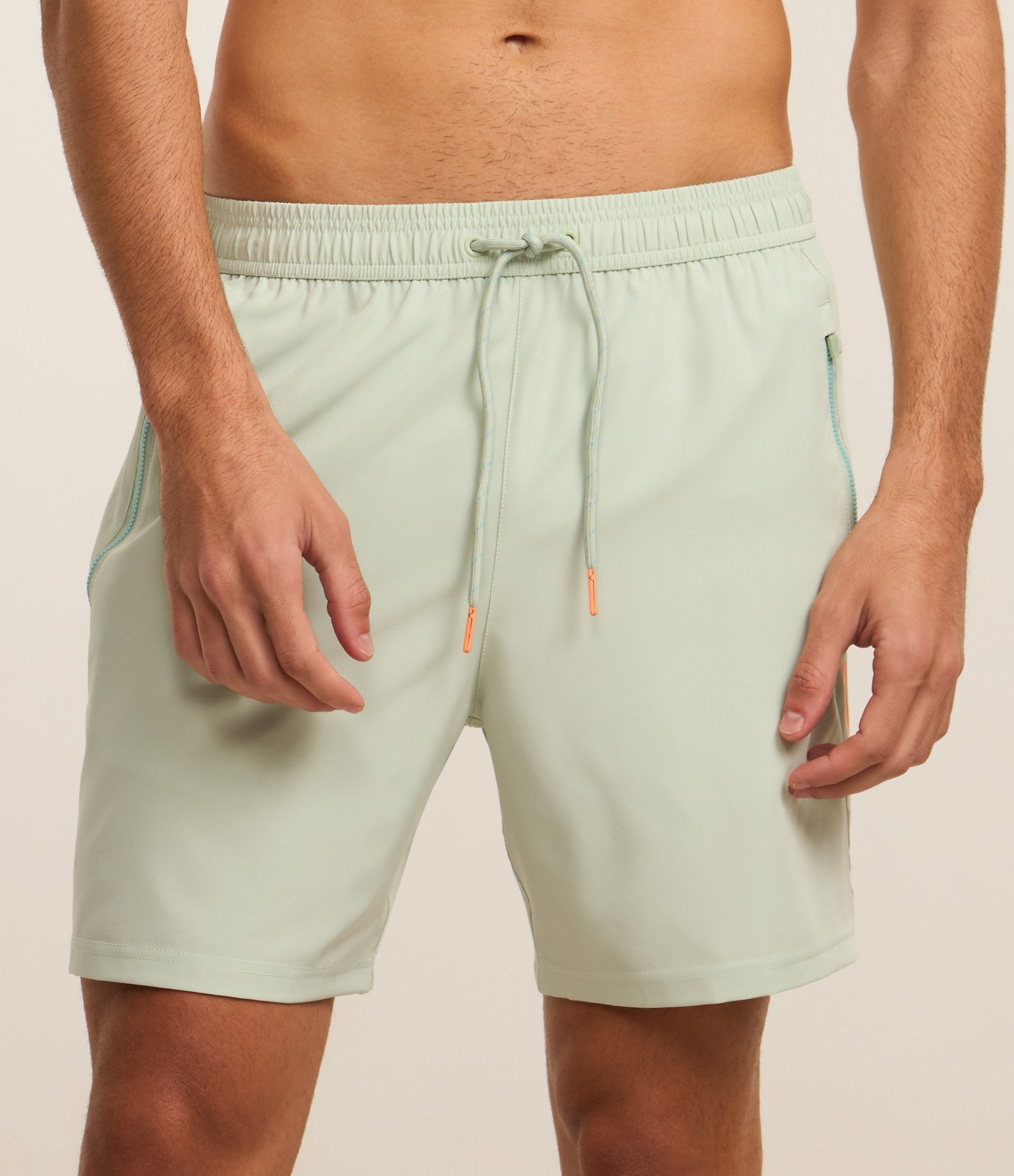 Bermuda Esportiva com Blocos de Cor e Bolsos com Zíper Verde 2