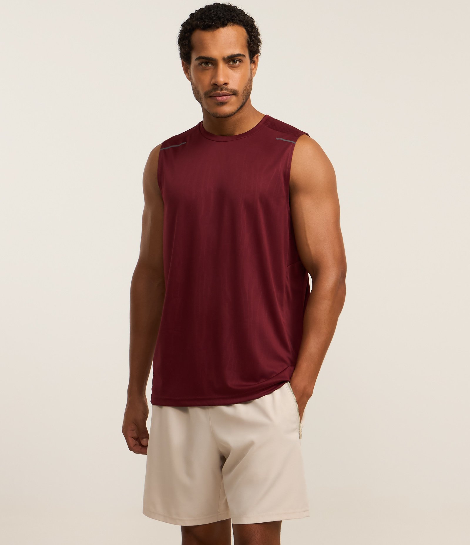 Bermuda Esportiva com Blocos de Cor e Bolsos com Zíper Bege 5