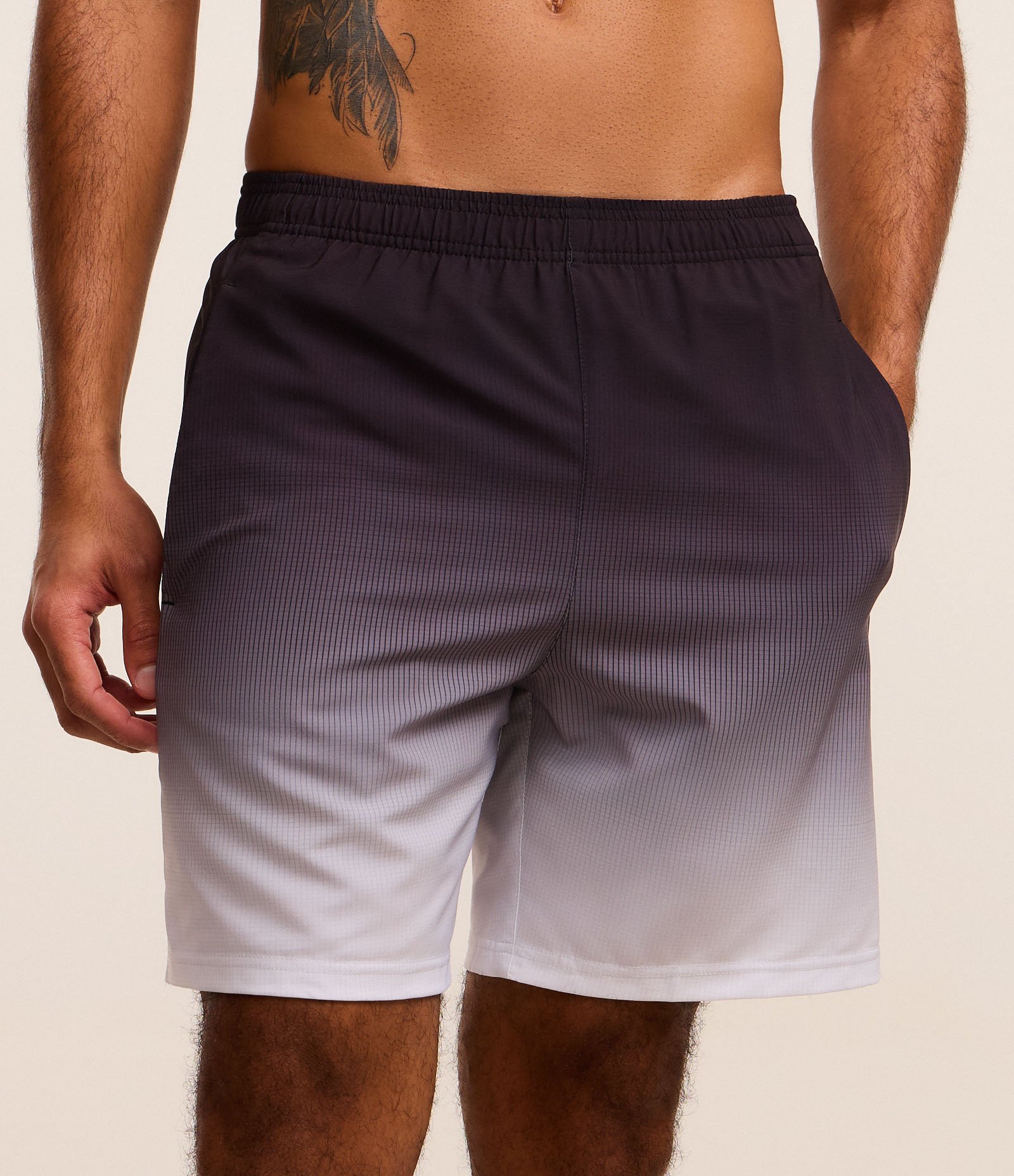 Bermuda Esportiva com Xadrez e Degrade na Barra Preto 2