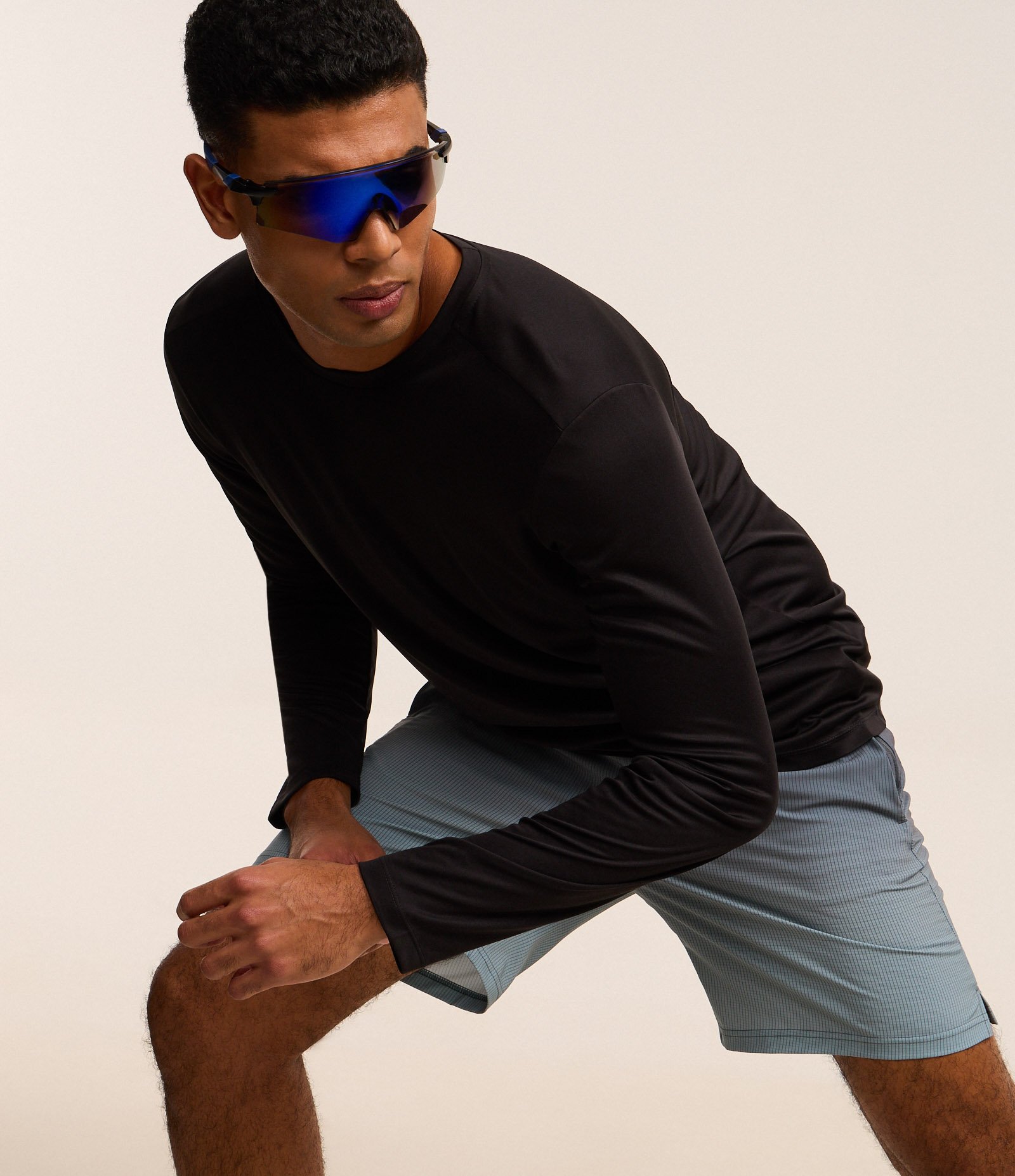 Bermuda Esportiva com Xadrez e Degrade na Barra Cinza Escuro 5