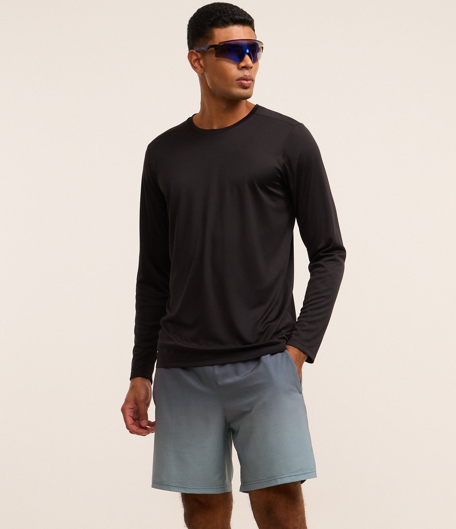 Bermuda Esportiva com Xadrez e Degrade na Barra Cinza Escuro 7