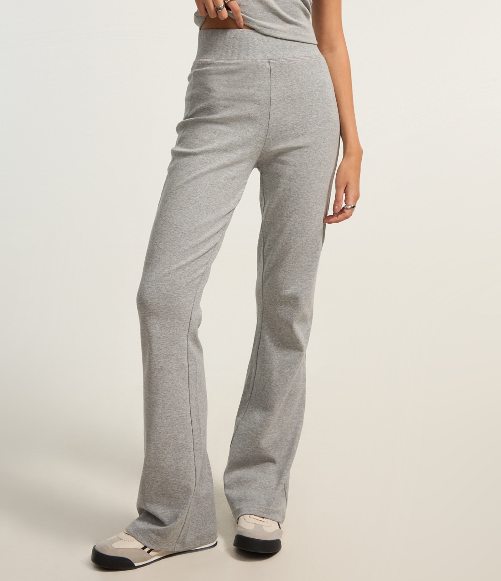 Calça Flare em Cotton Básica Cinza 2