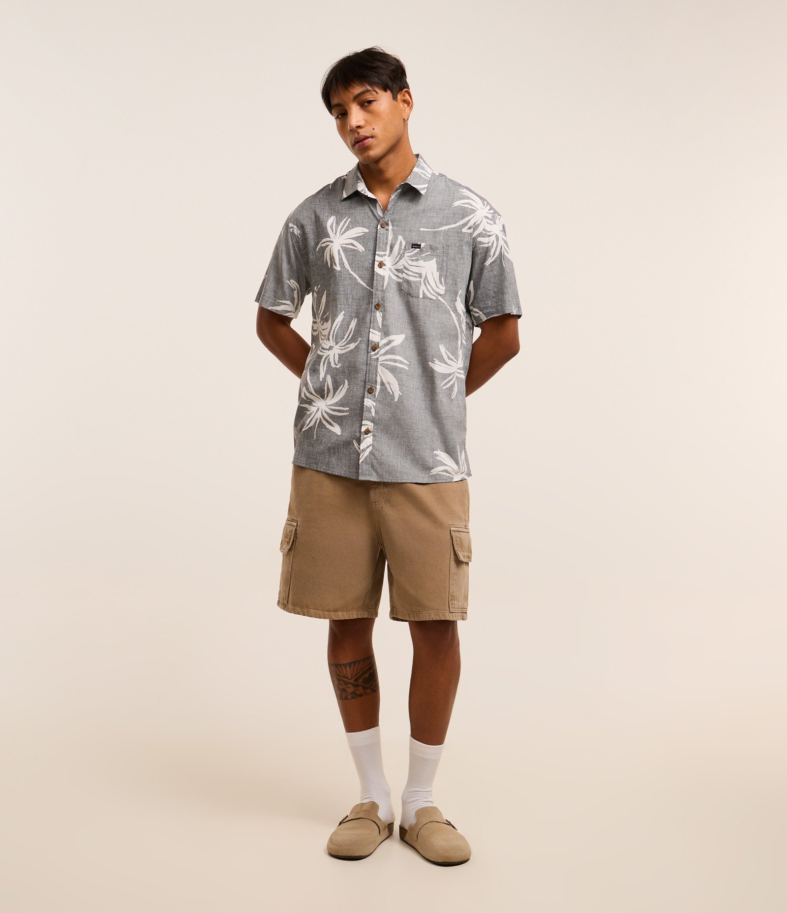 Camisa Relaxed em Tricoline com Estampa Floral Cinza 2