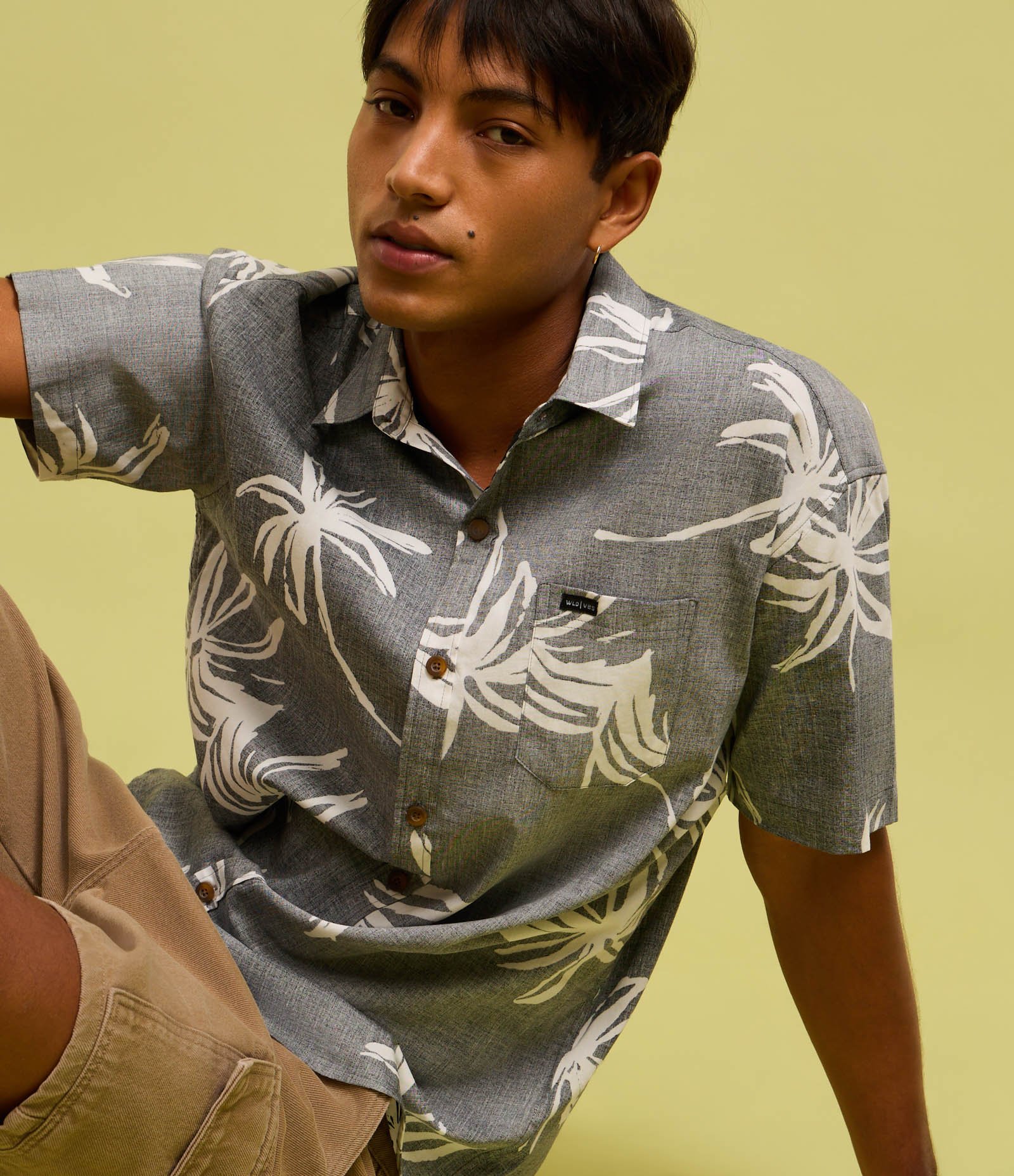 Camisa Relaxed em Tricoline com Estampa Floral Cinza 4