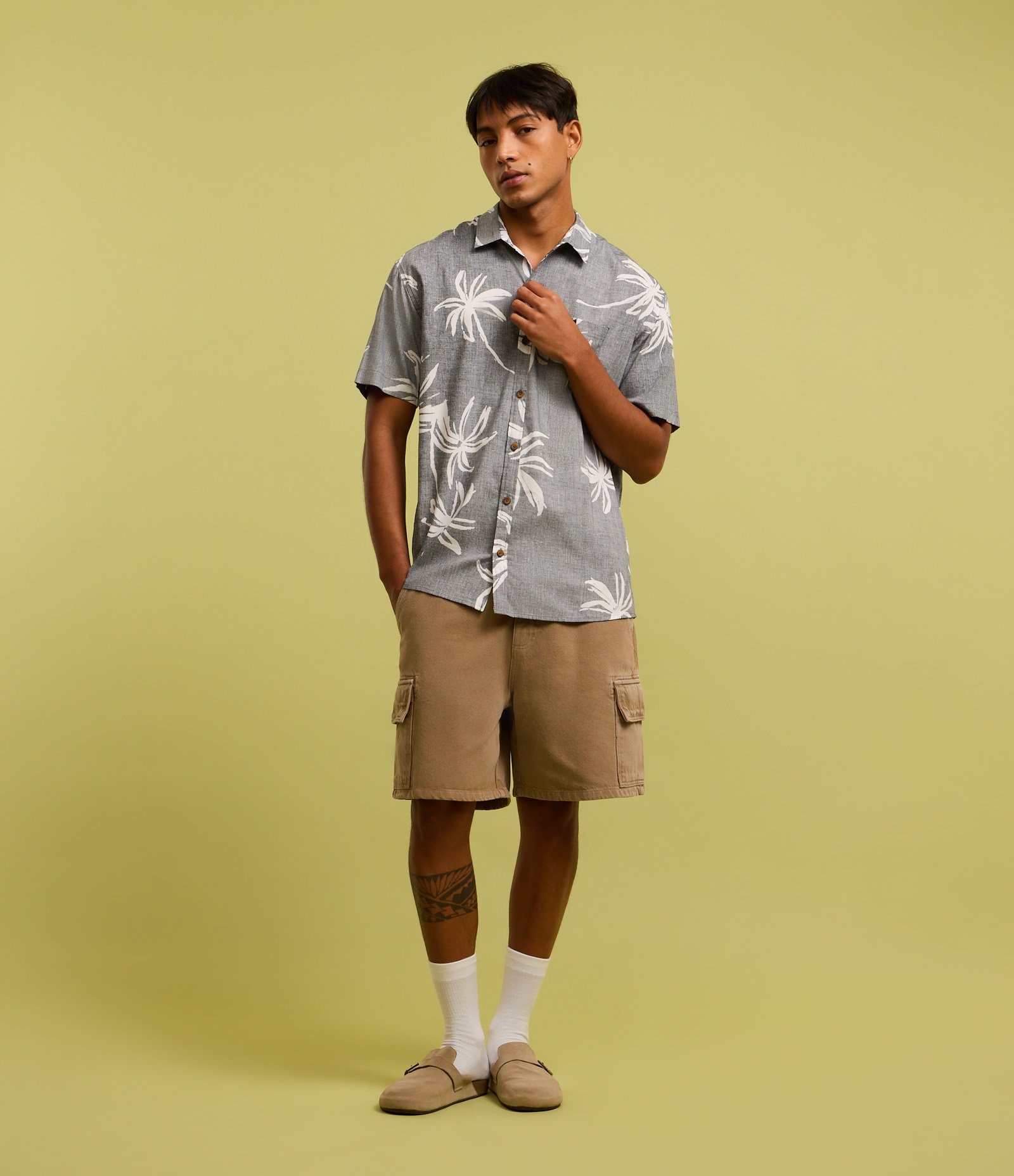 Camisa Relaxed em Tricoline com Estampa Floral Cinza 5