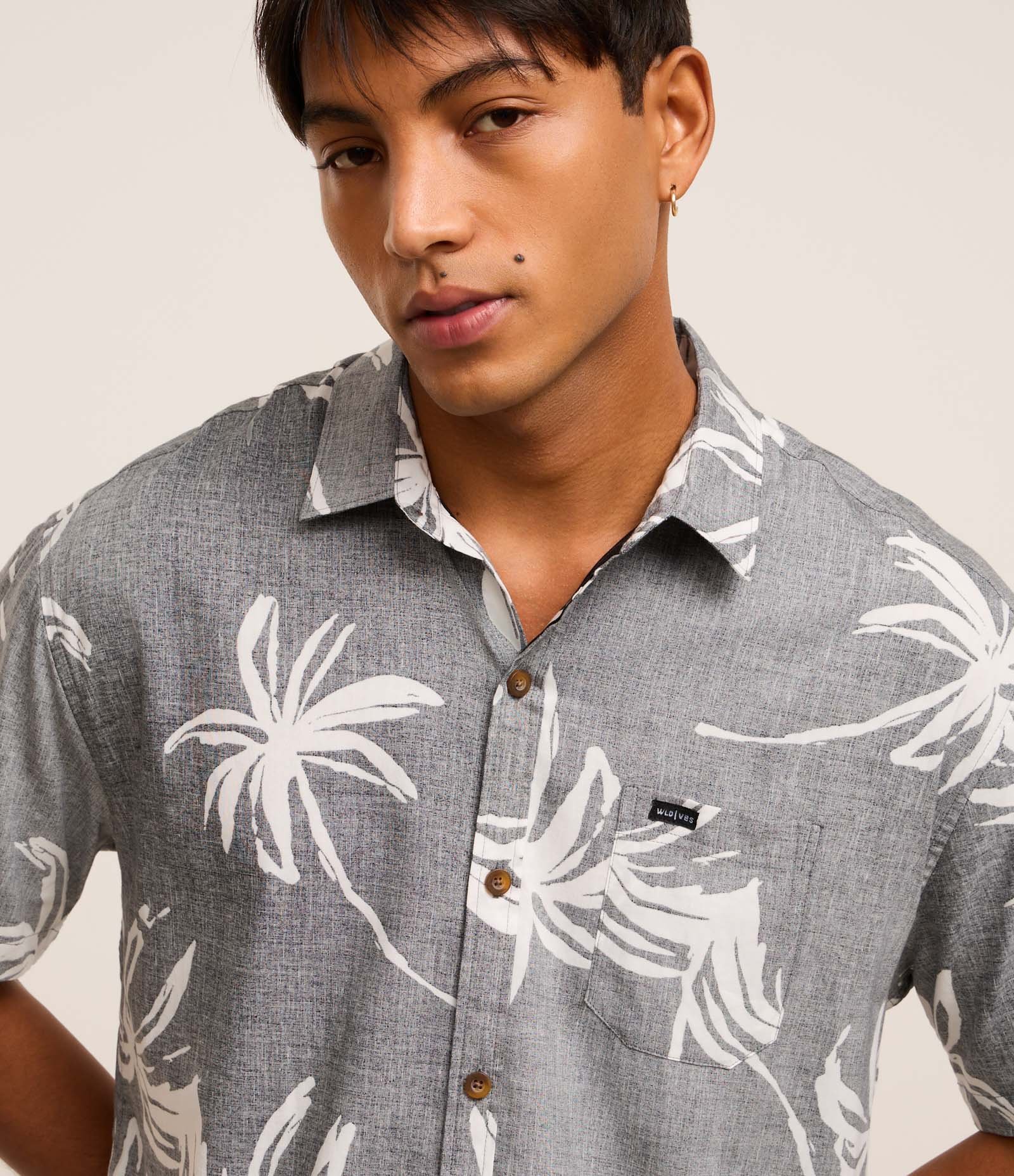 Camisa Relaxed em Tricoline com Estampa Floral Cinza 6