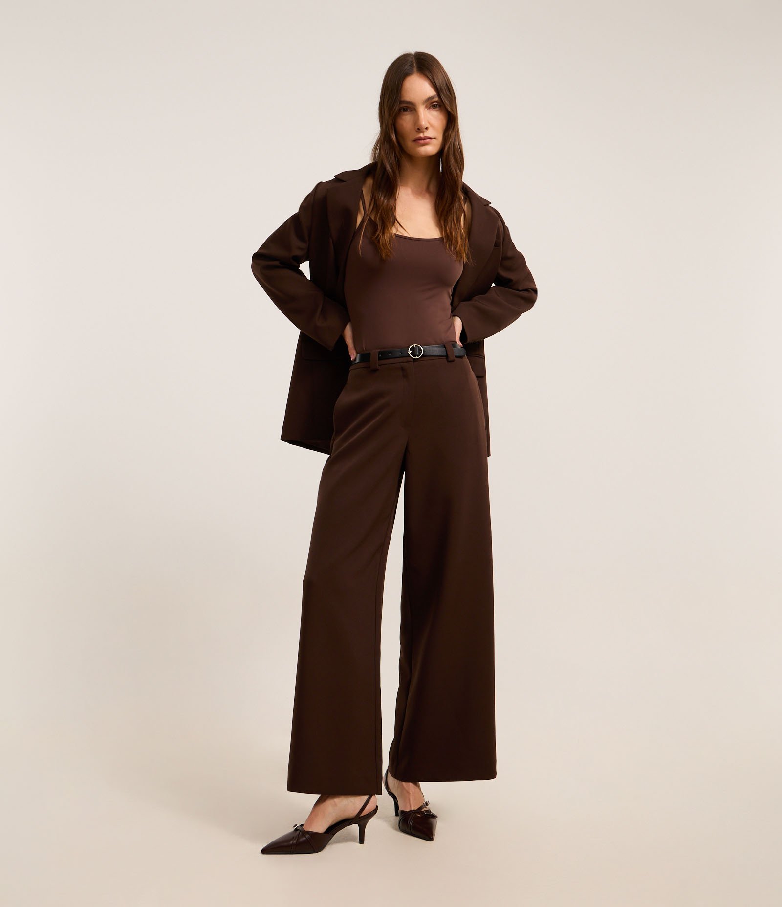 Blusa Básica em Poliamida com Alças Finas Marrom 2