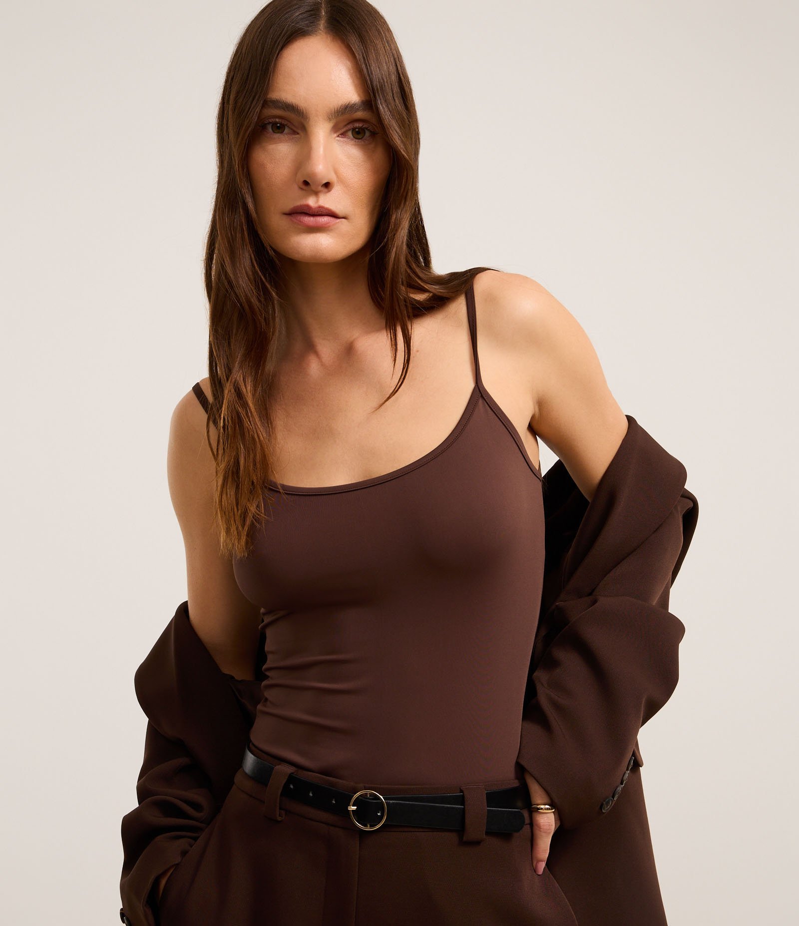 Blusa Básica em Poliamida com Alças Finas Marrom 3