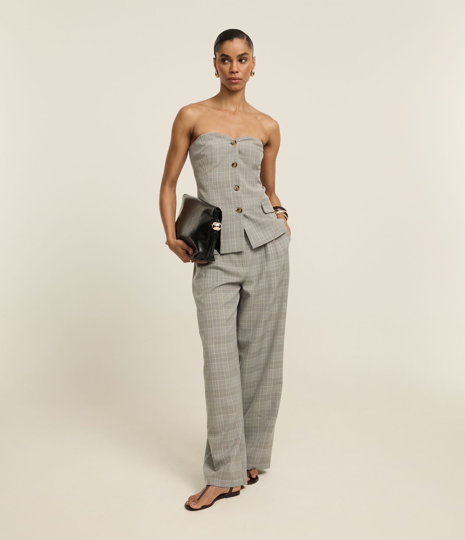 Blusa Colete Alfaiatada Xadrez com Decote Coração Cinza 2